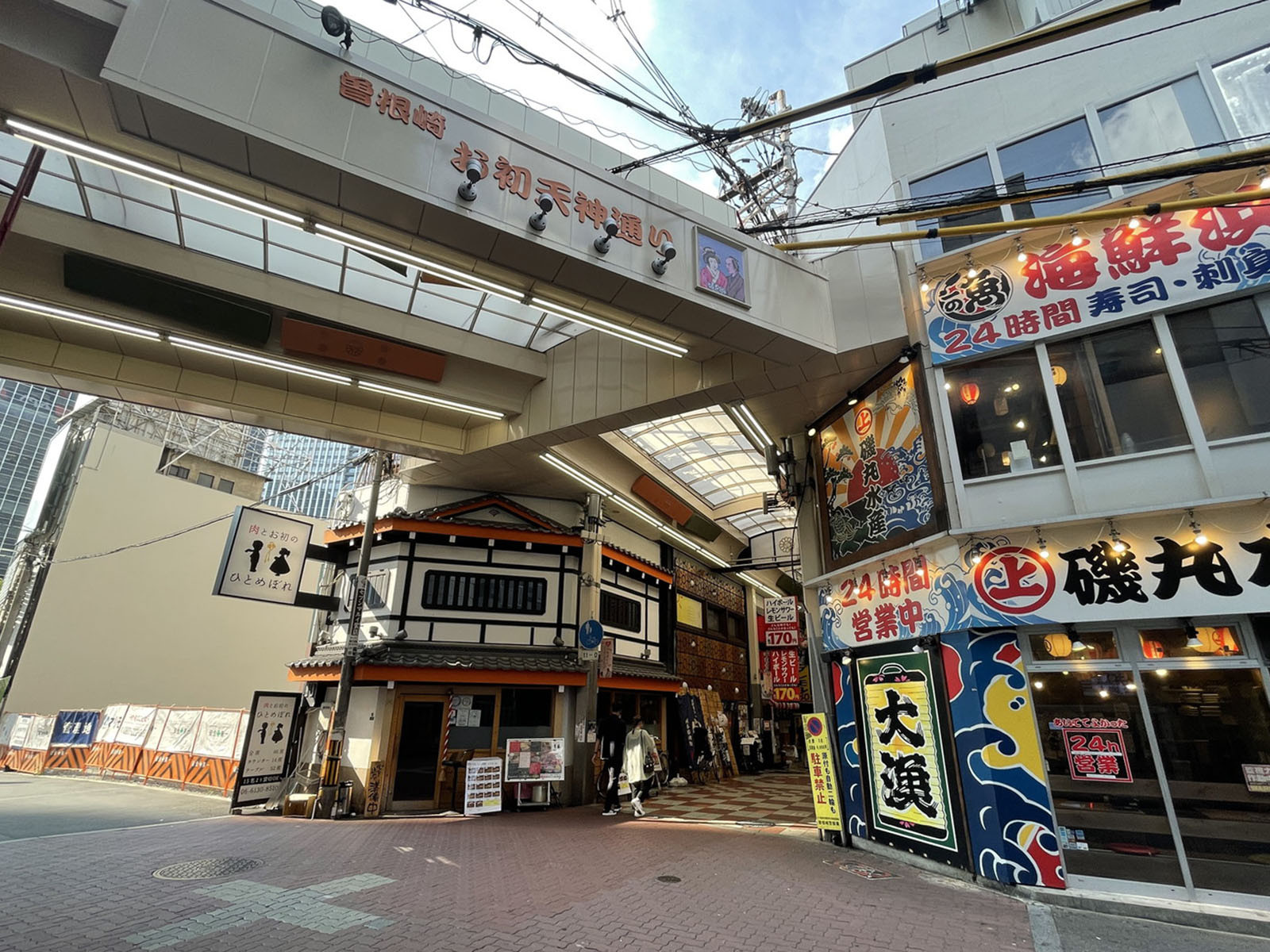 近くの曽根崎お初天神通り