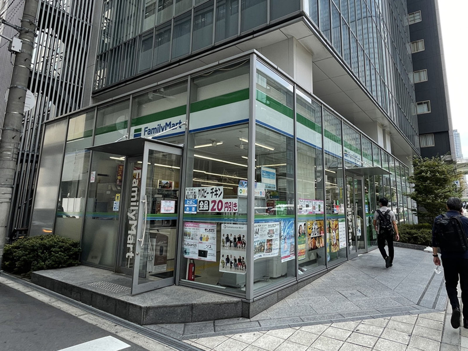 徒歩2分のファミリーマート堂島浜1丁目店