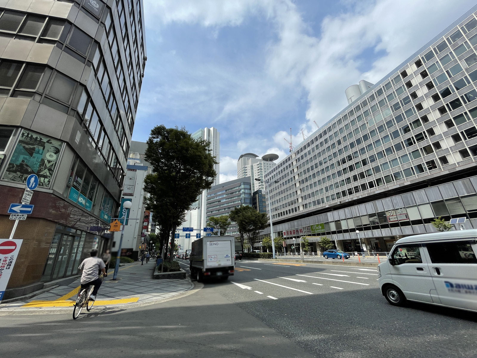 加州大阪ビル前面の通り