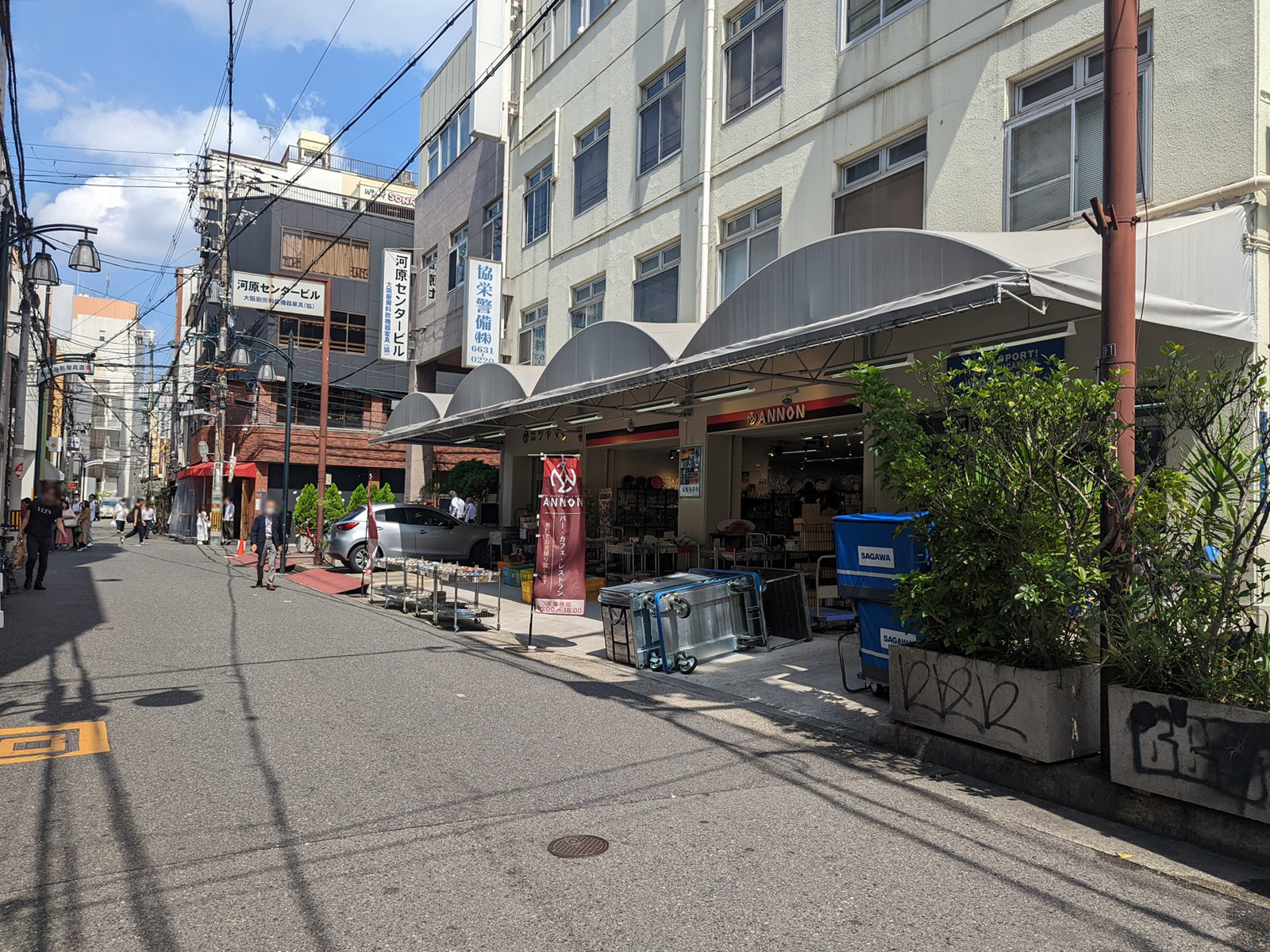 オフィス前面の通り