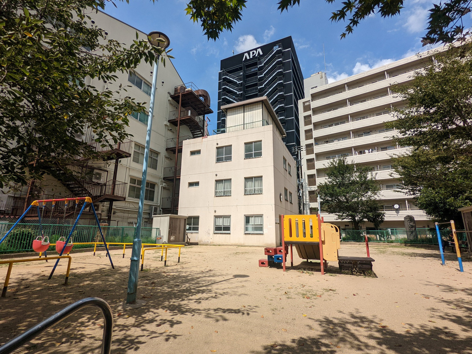 付近の難波千日前公園