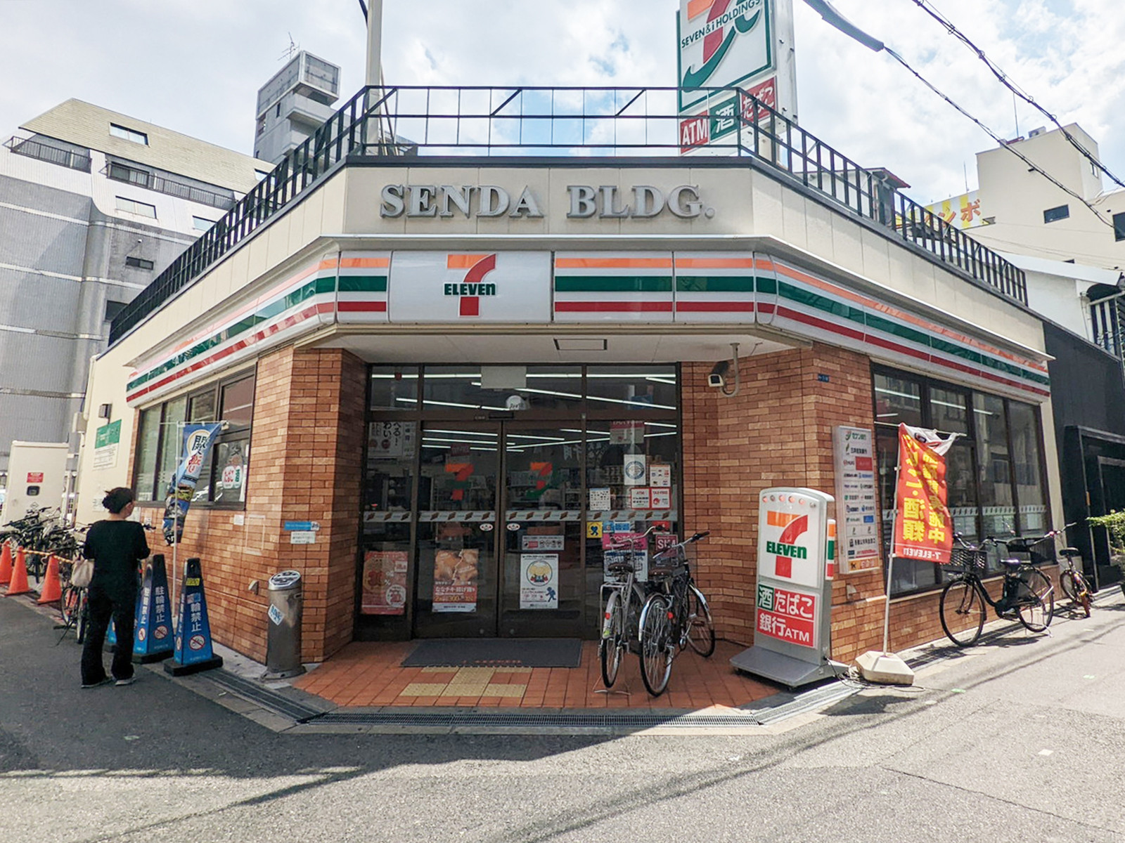 徒歩1分のセブンイレブン難波千日前店