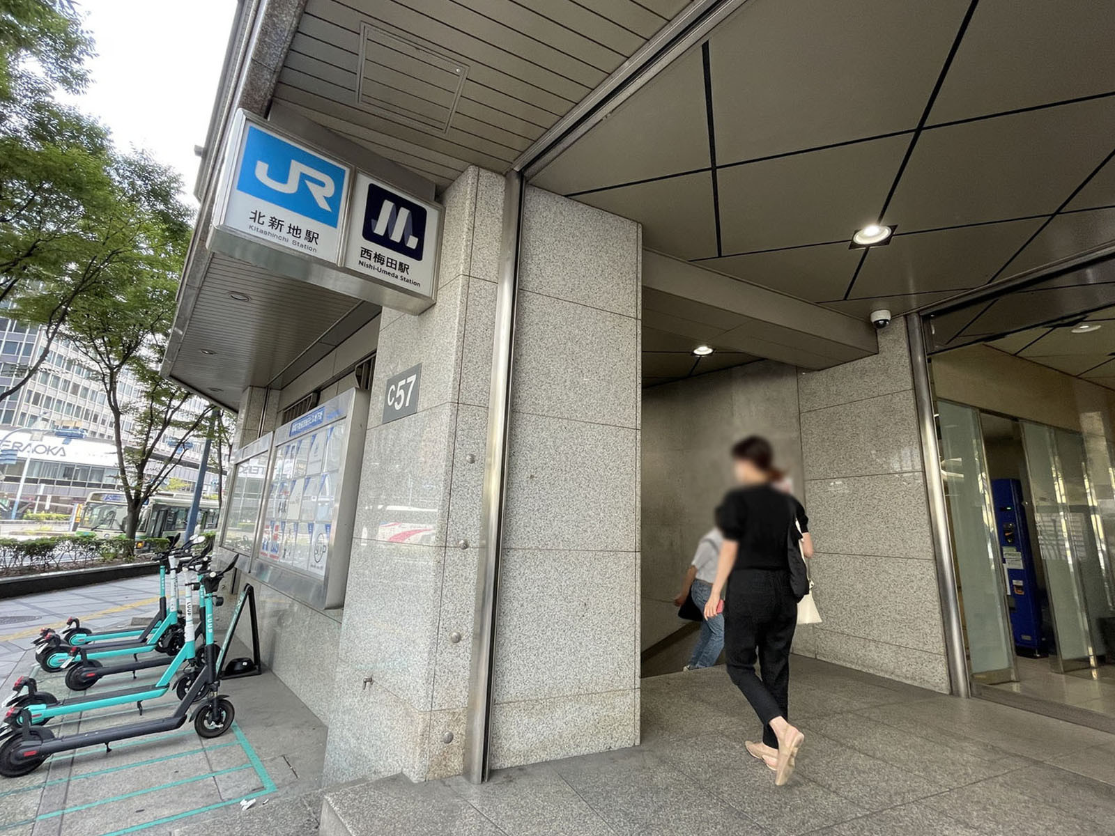最寄りの「西梅田駅」
