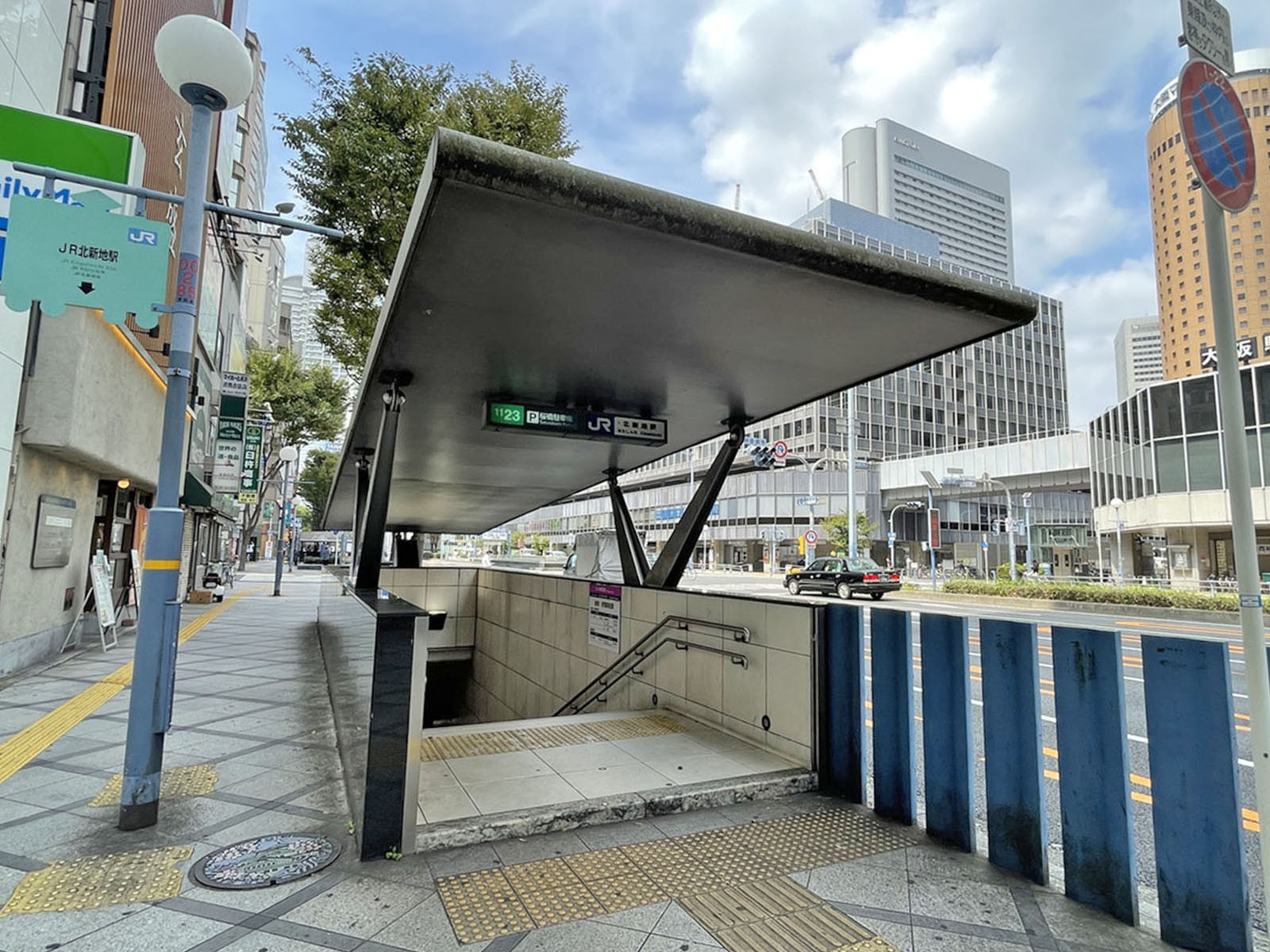 最寄りの「北新地駅」