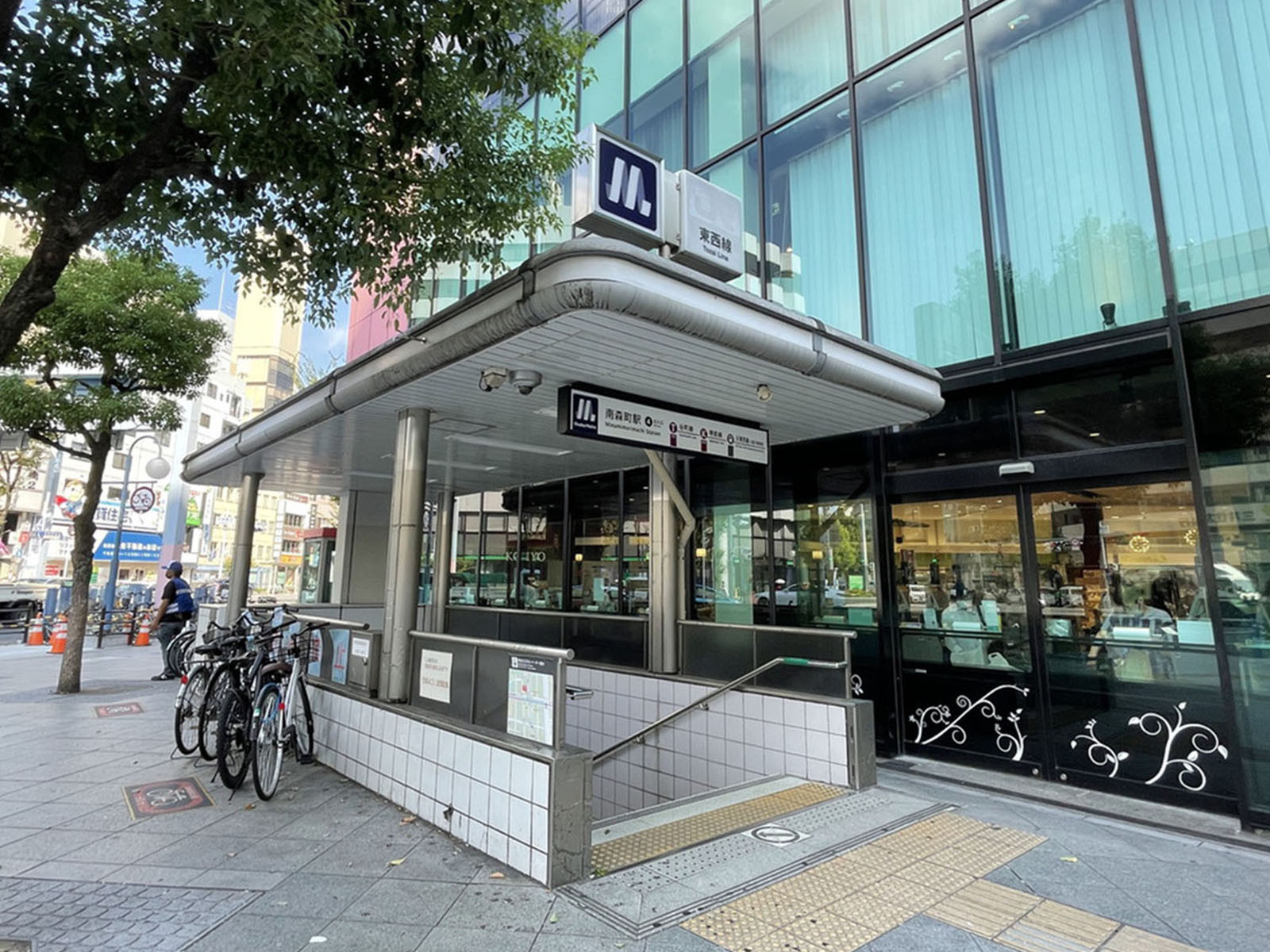 徒歩圏内の「南森町駅」