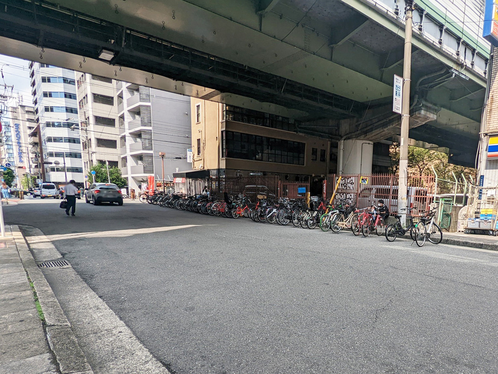 船場心斎橋ビル前面の通り
