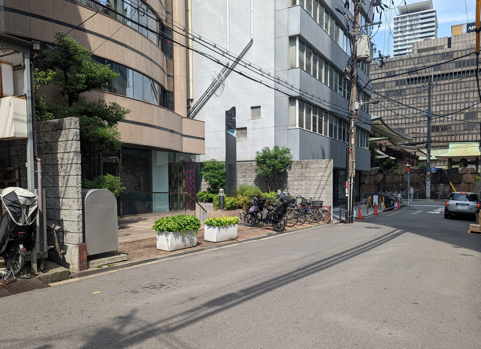 本町御堂パークビル前面の通り