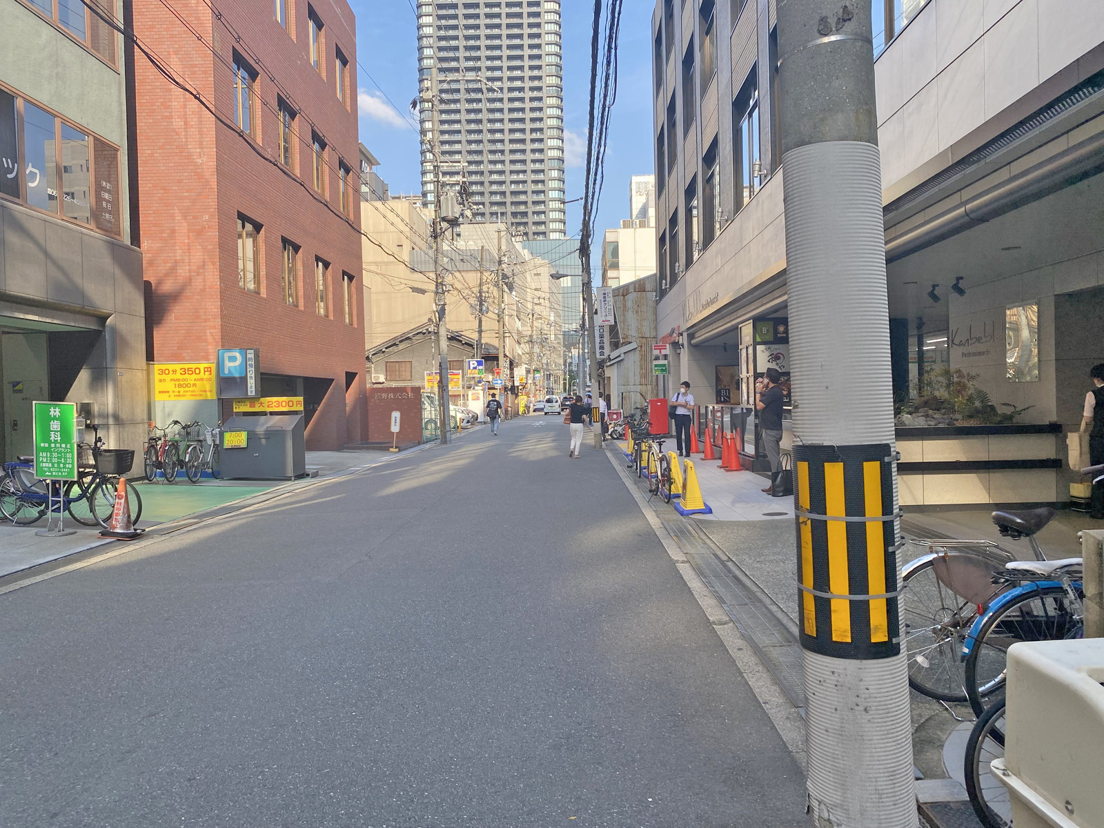 岡田伏見町ビル前面の通り
