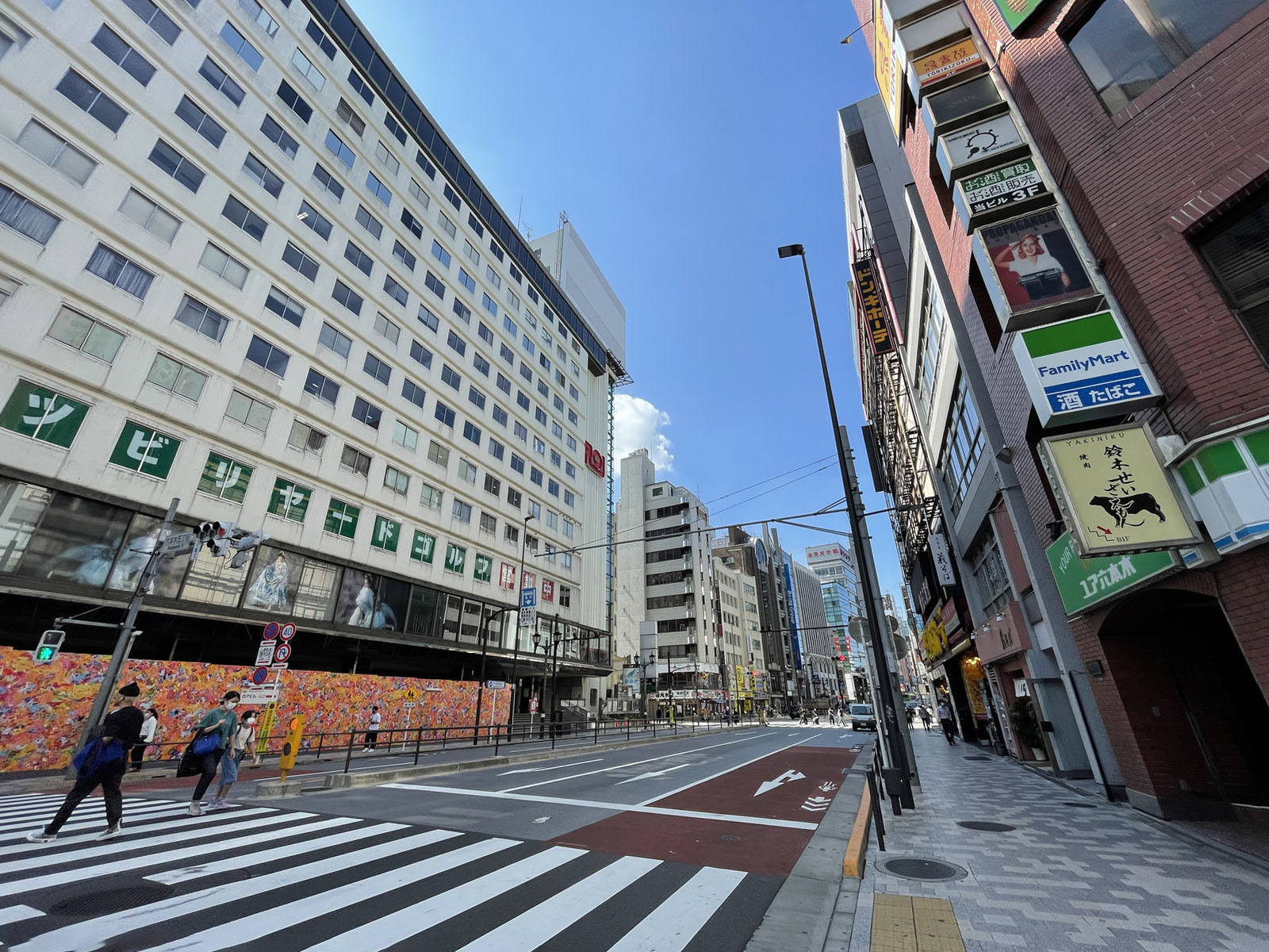 近くの外苑東通り