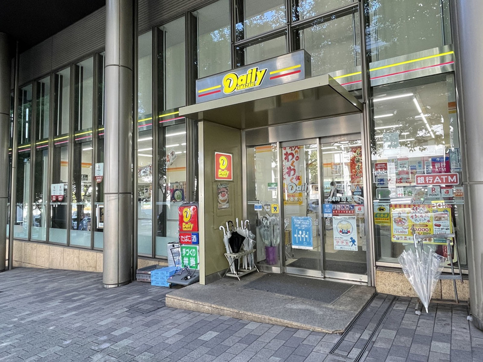 徒歩1分のデイリーヤマザキ六本木3丁目店