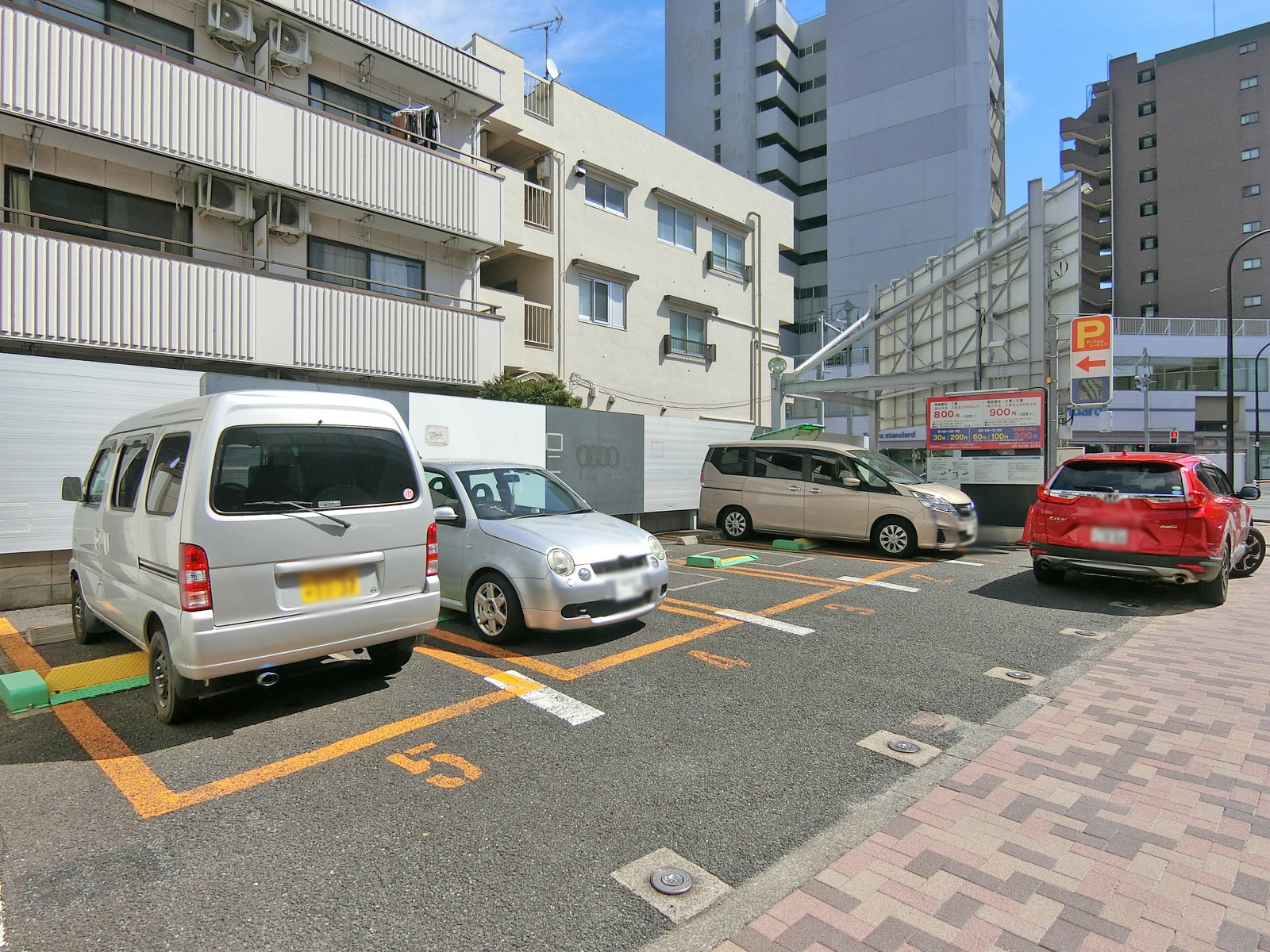 同じ並びのコインパーキング