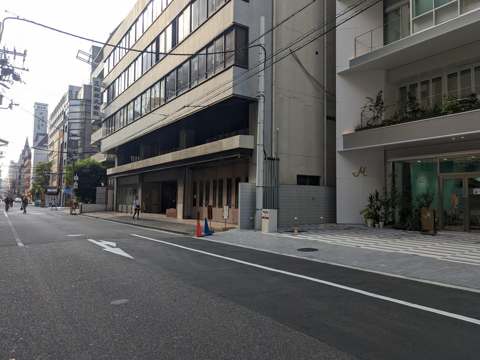オフィス前面の通り