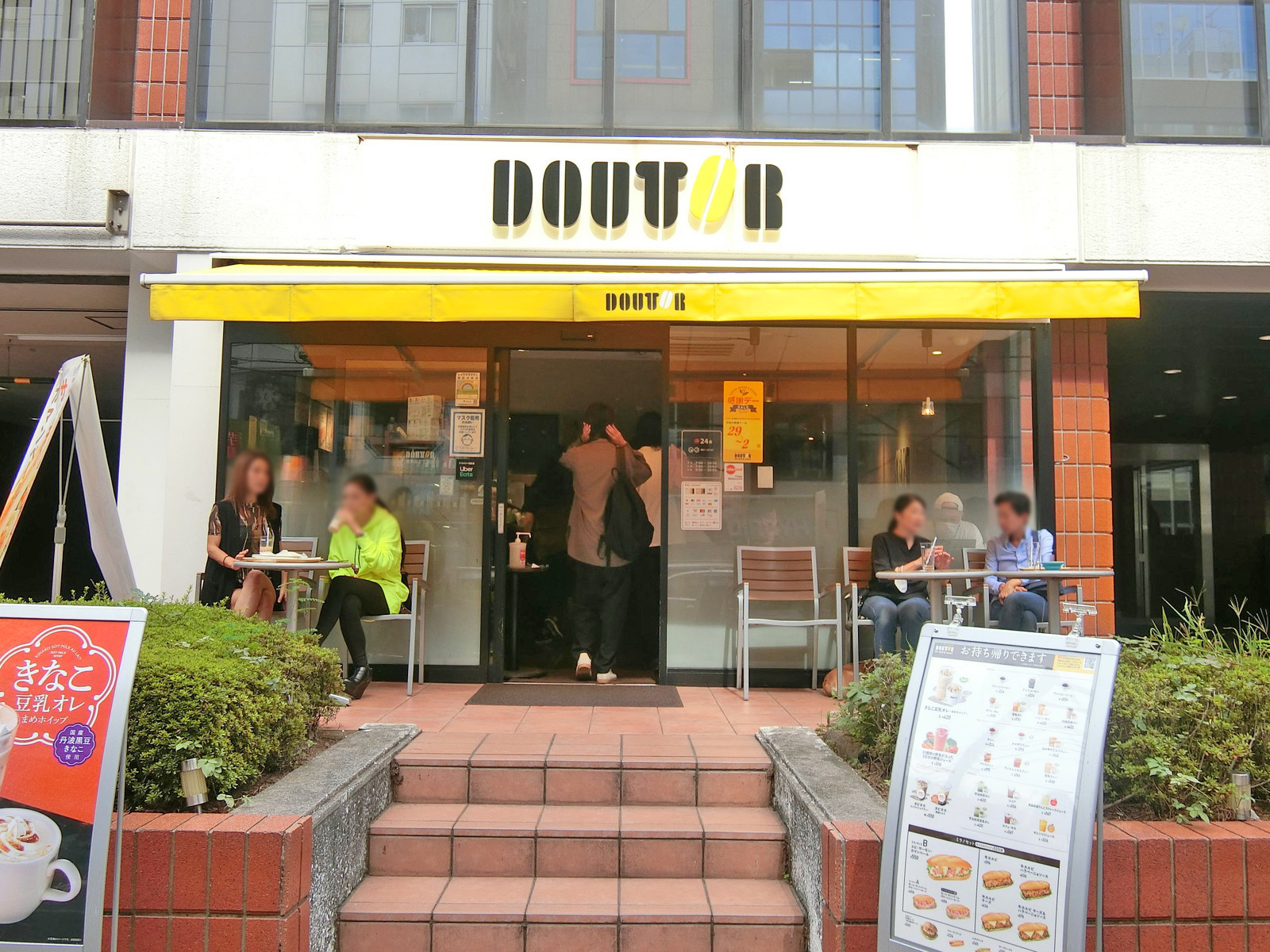 同じ並びのドトール南青山五丁目店