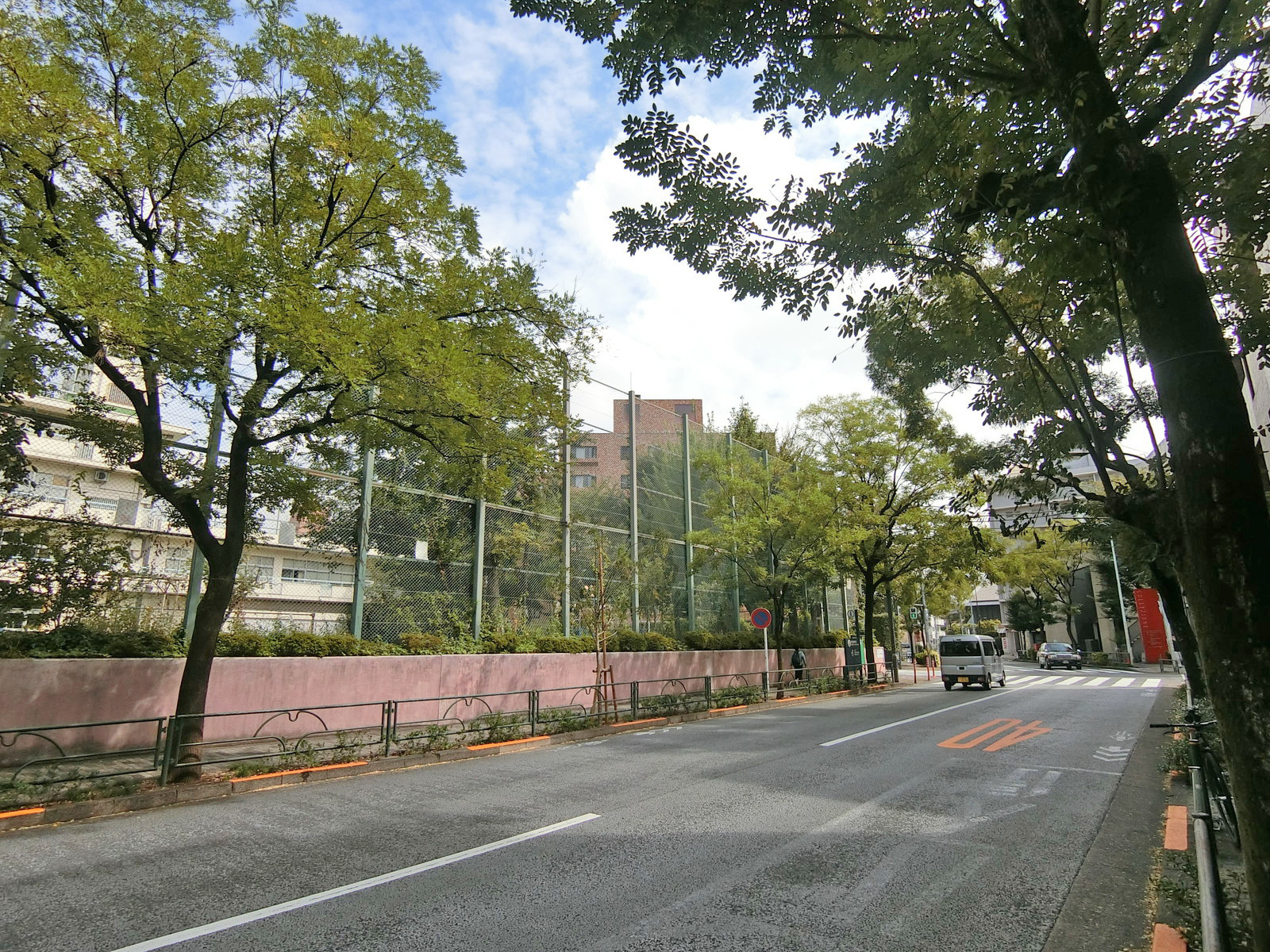 南青山FROM-1stビルは赤坂杉並線沿いに立地