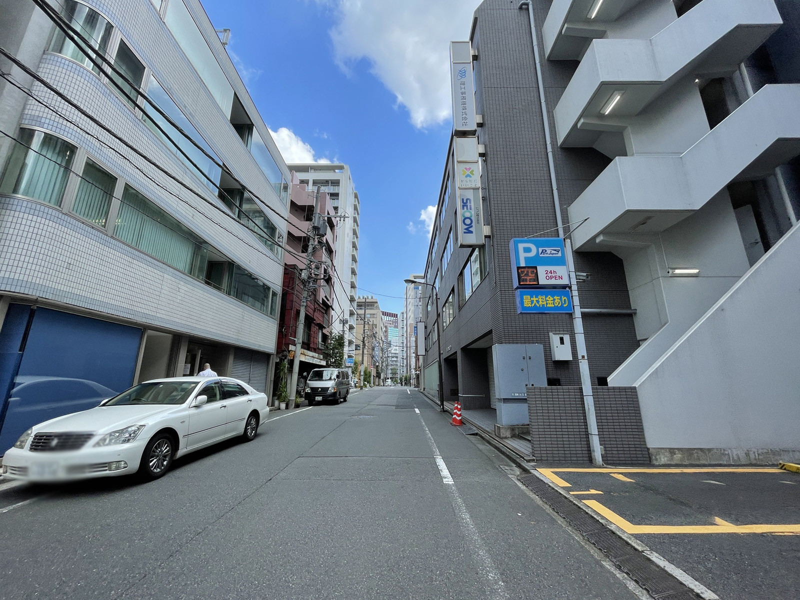 神田TNKビル前面の通り