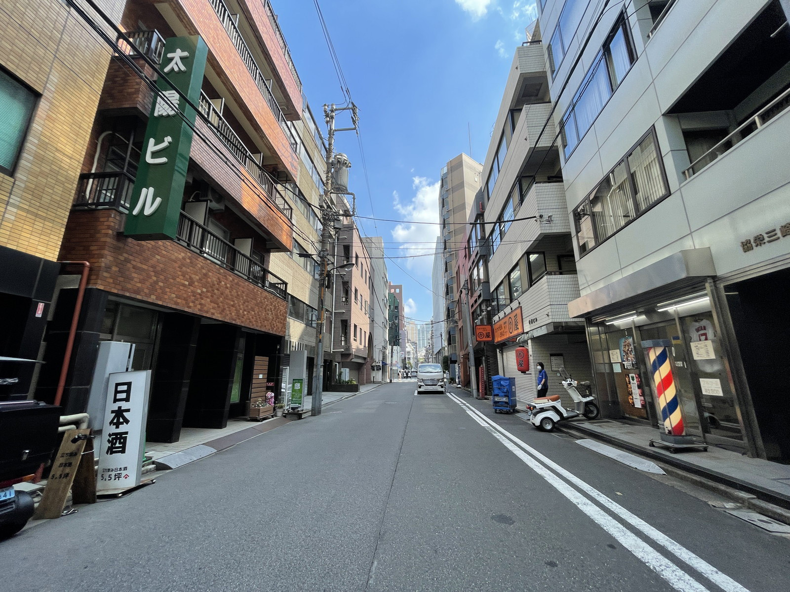 グランバレー三崎町前面の通り