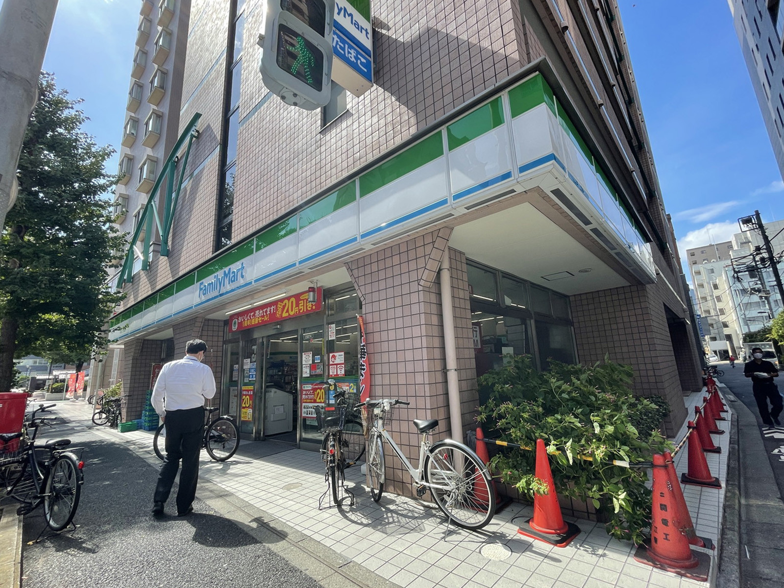 徒歩3分のファミリーマート神田佐久間町店