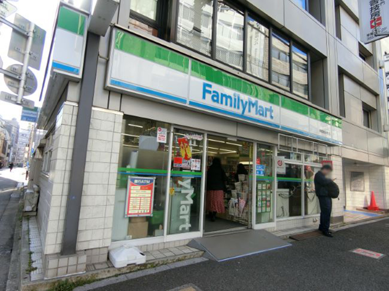 付近のファミリーマート神田和泉町店