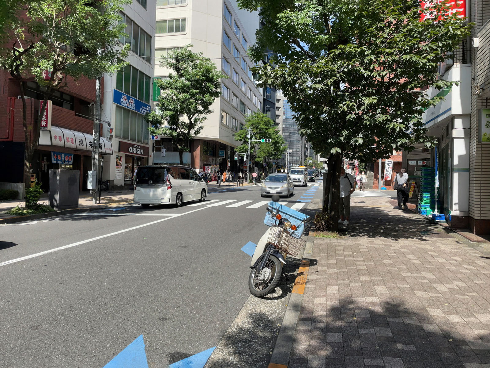 平河町コート前面の通り