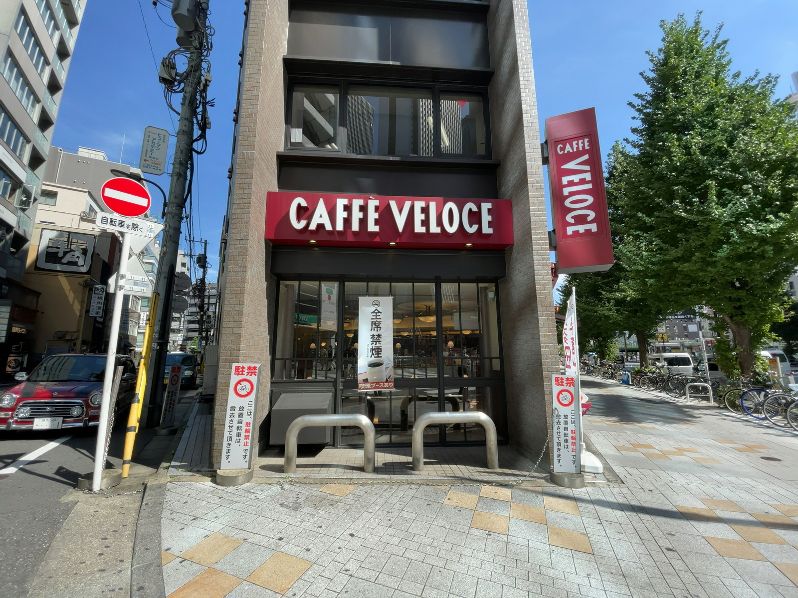 徒歩3分のカフェ・ベローチェ西新宿店
