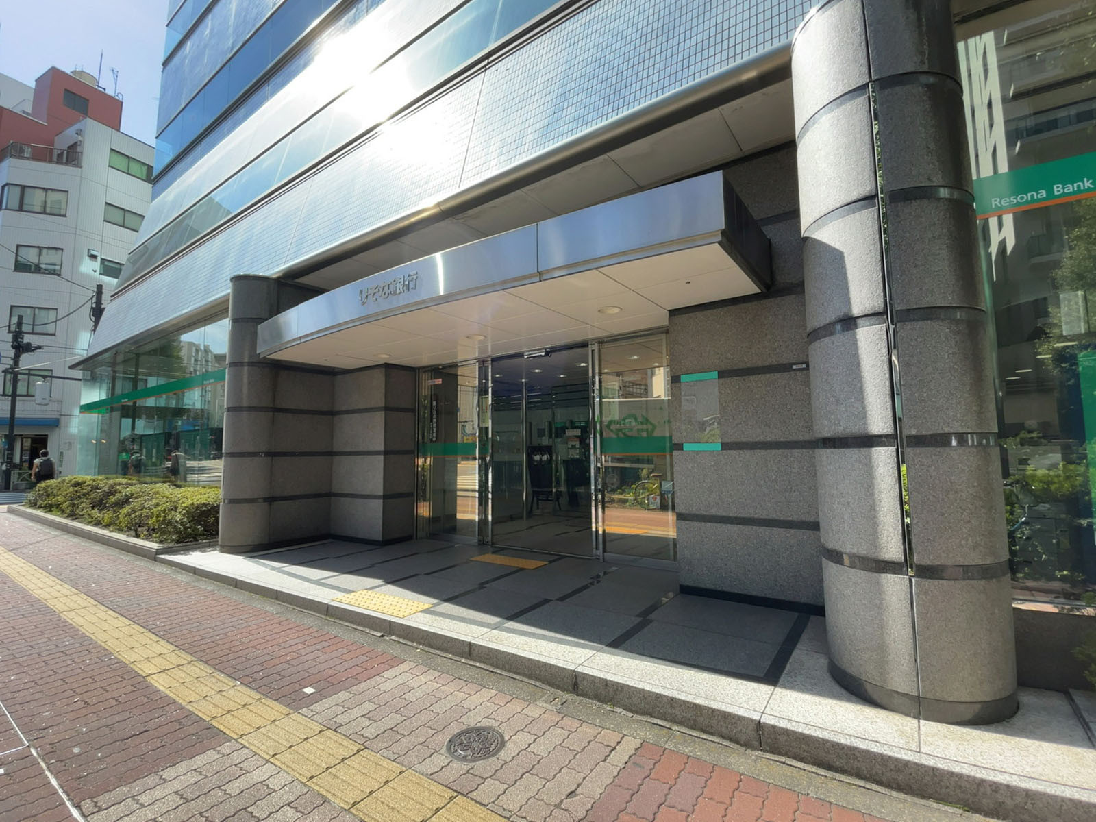 徒歩3分のりそな銀行 本郷支店