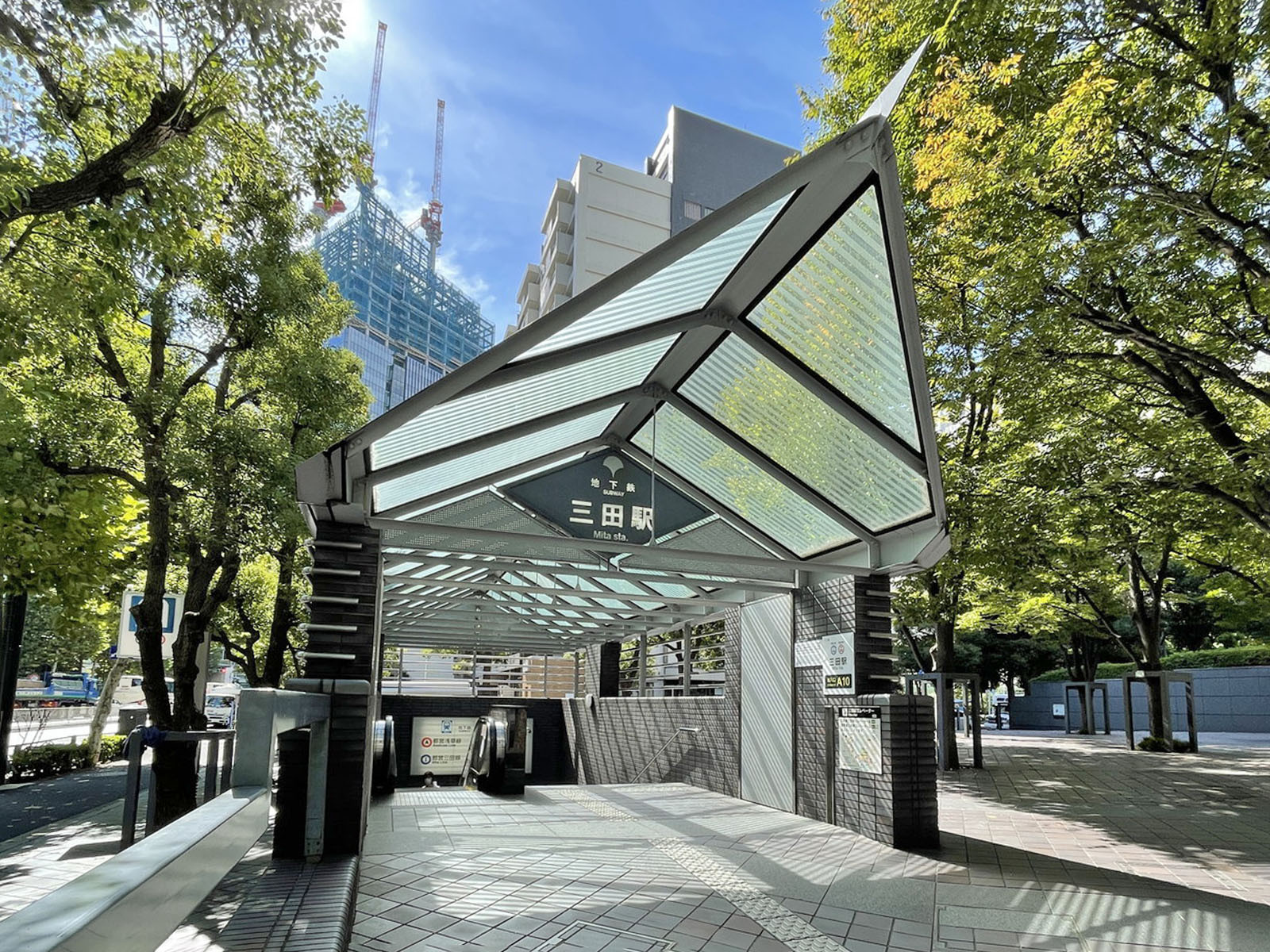 最寄りの「三田駅」