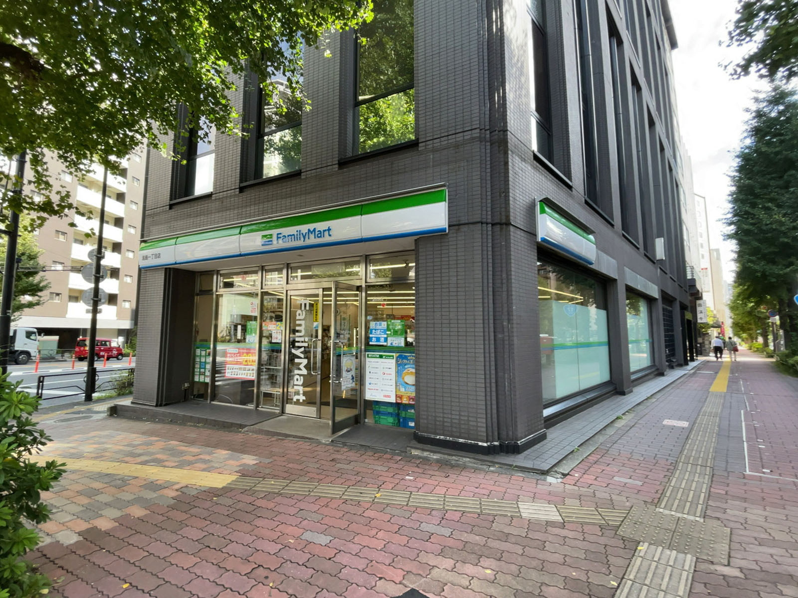 付近のファミリーマート 湯島一丁目店
