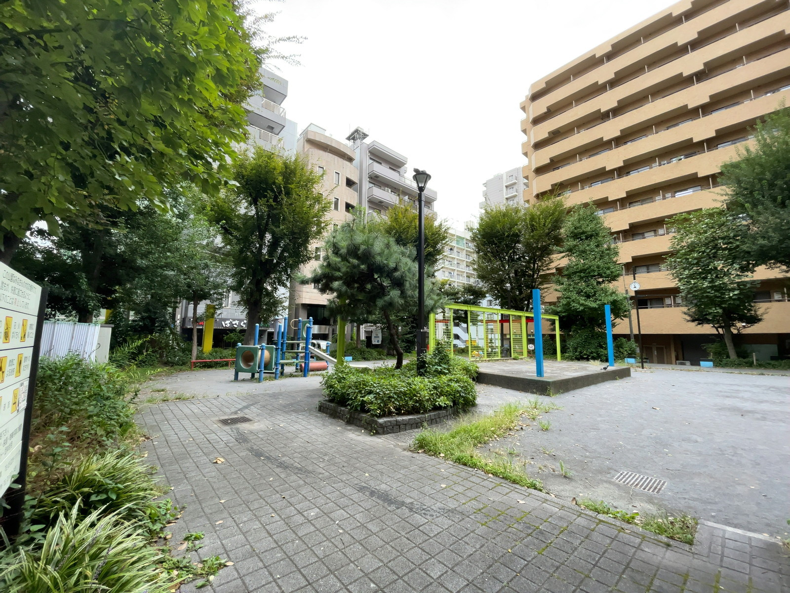 至近の新宿区立花園東公園