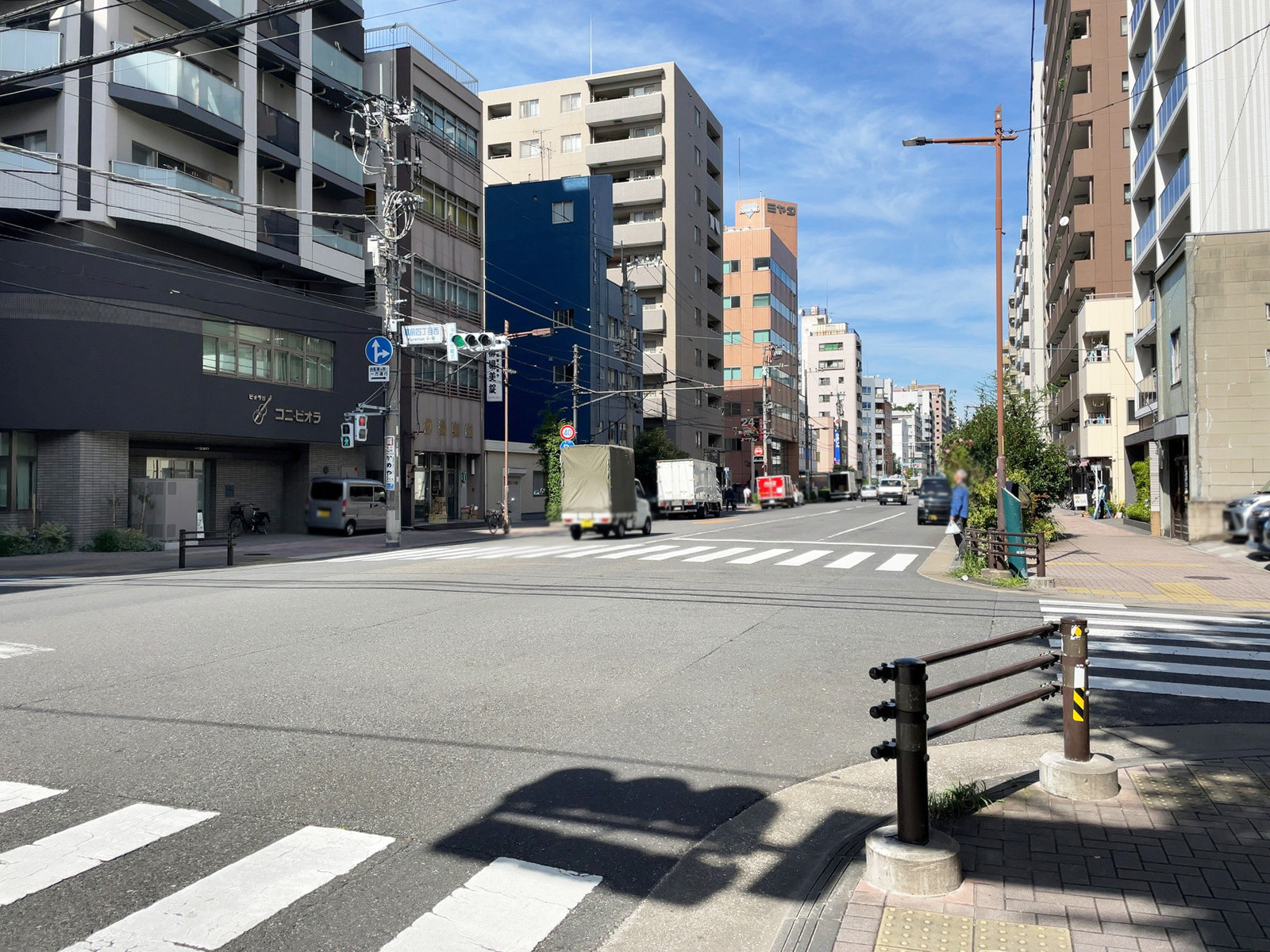 本多ビル前面の新堀通り