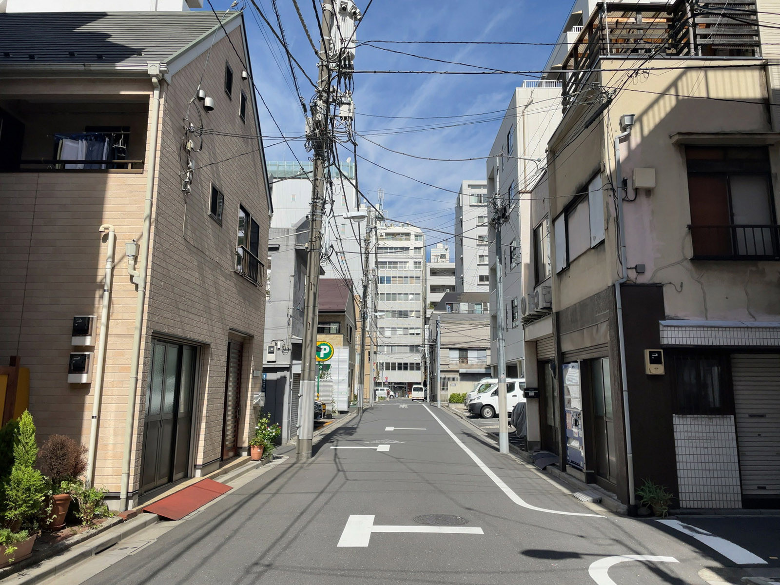 周辺は住宅街