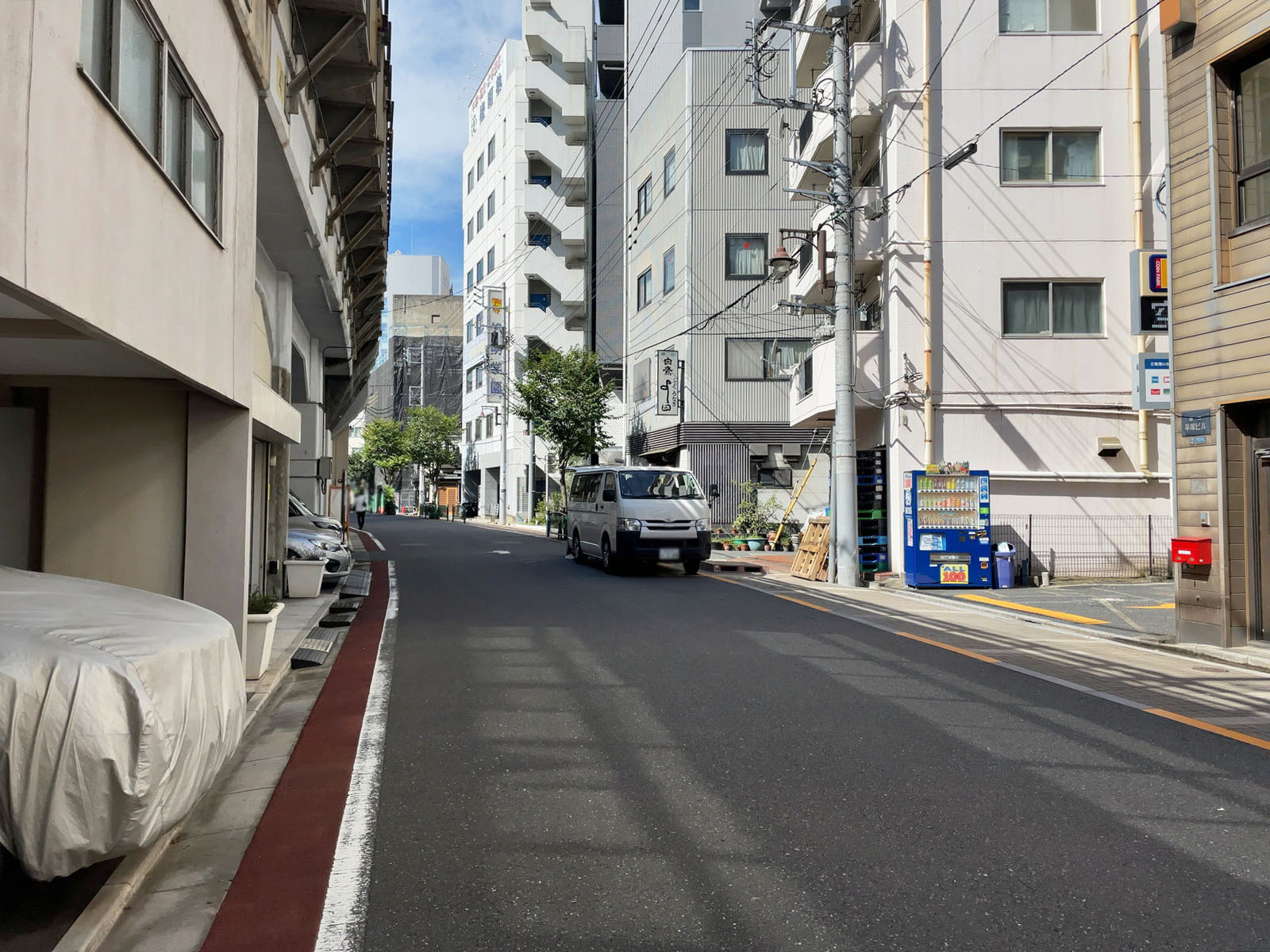 第二平塚ビル前面の柳橋桜北通り
