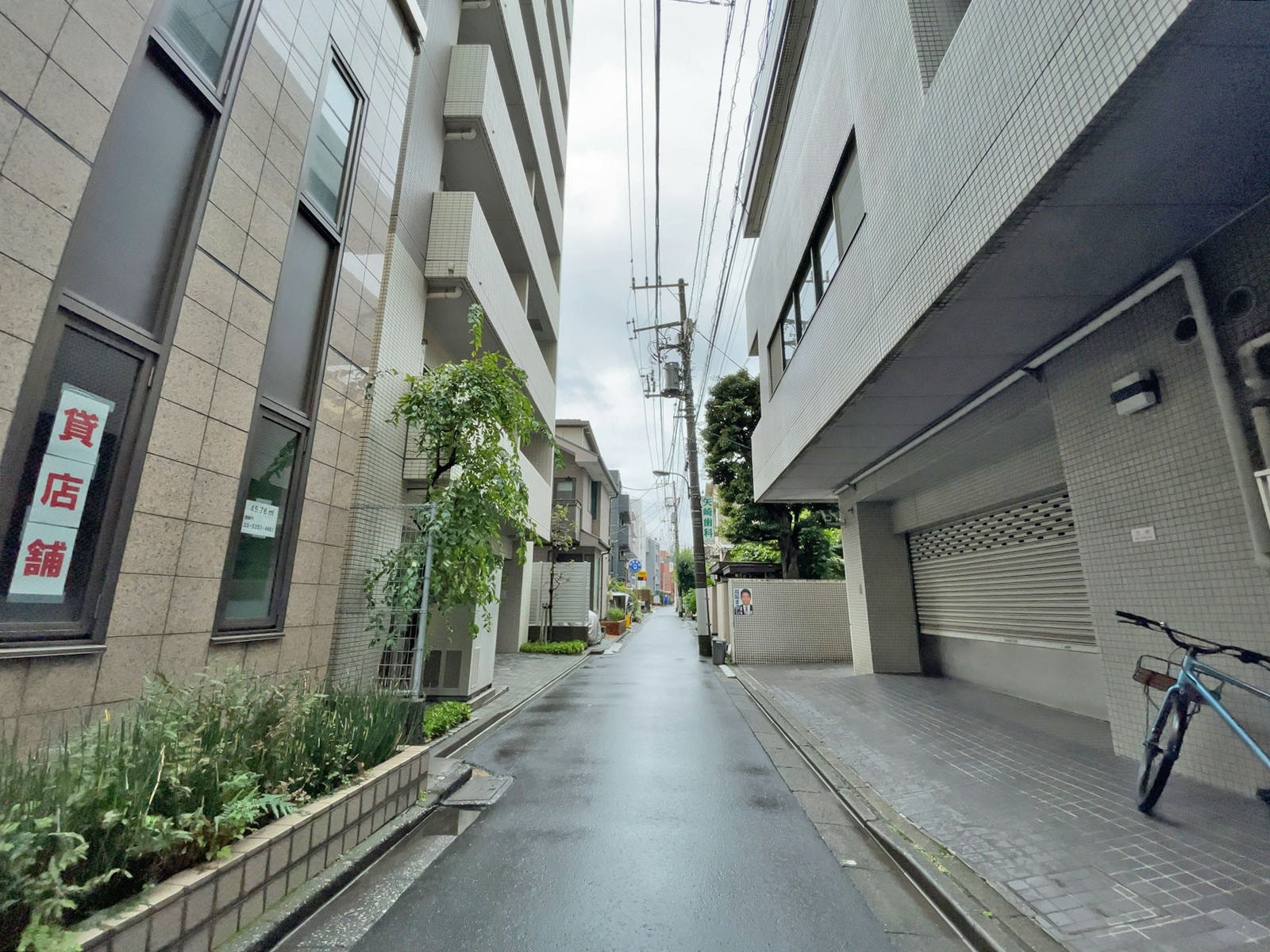 周辺は落ち着いた住宅街