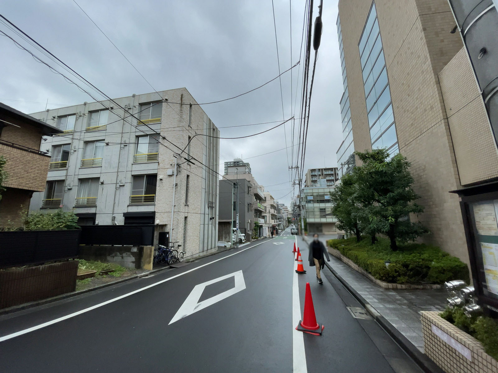 DELCCS神楽坂五軒町前面の通り