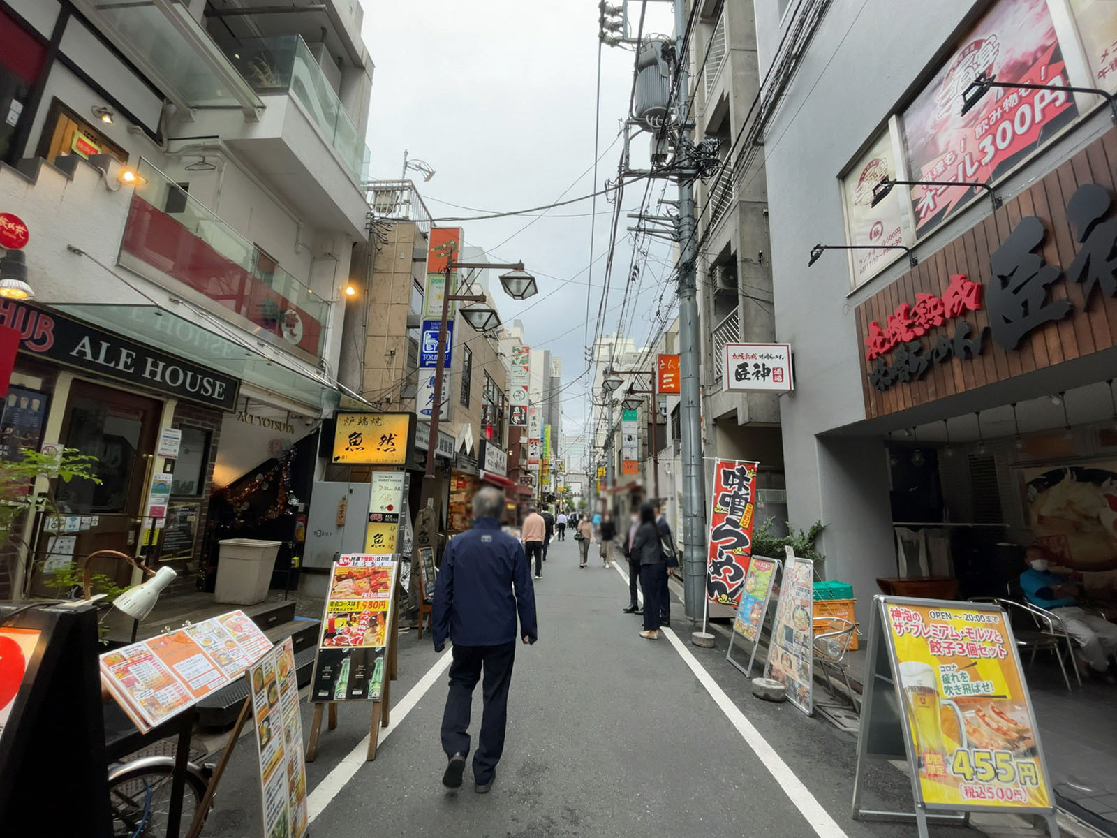 ビル前のしんみち通り
