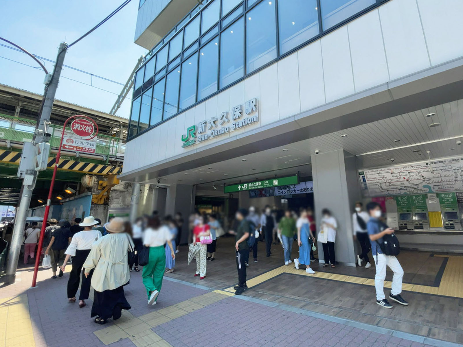最寄りの「新大久保駅」