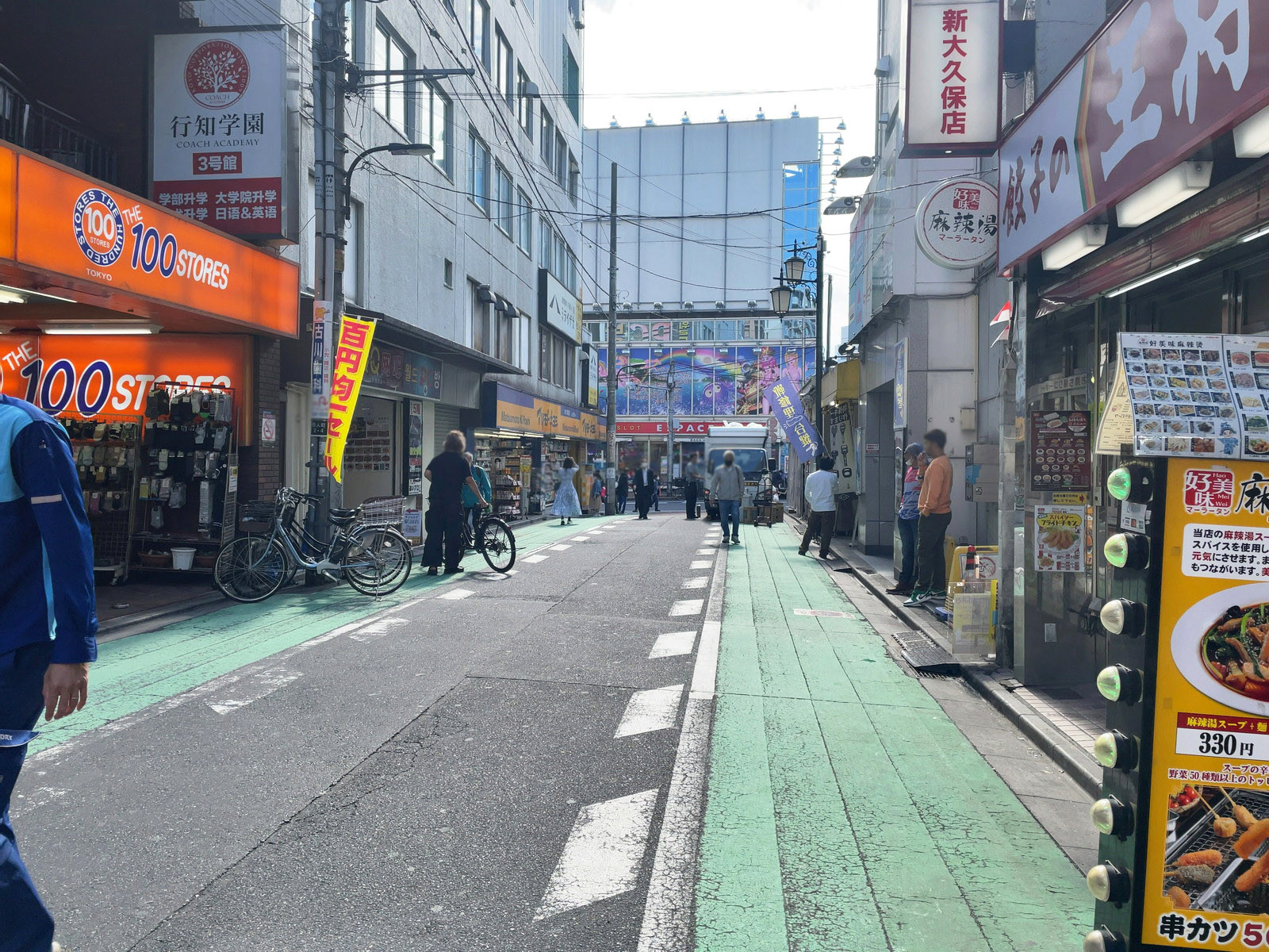 及川ビル前面の通り