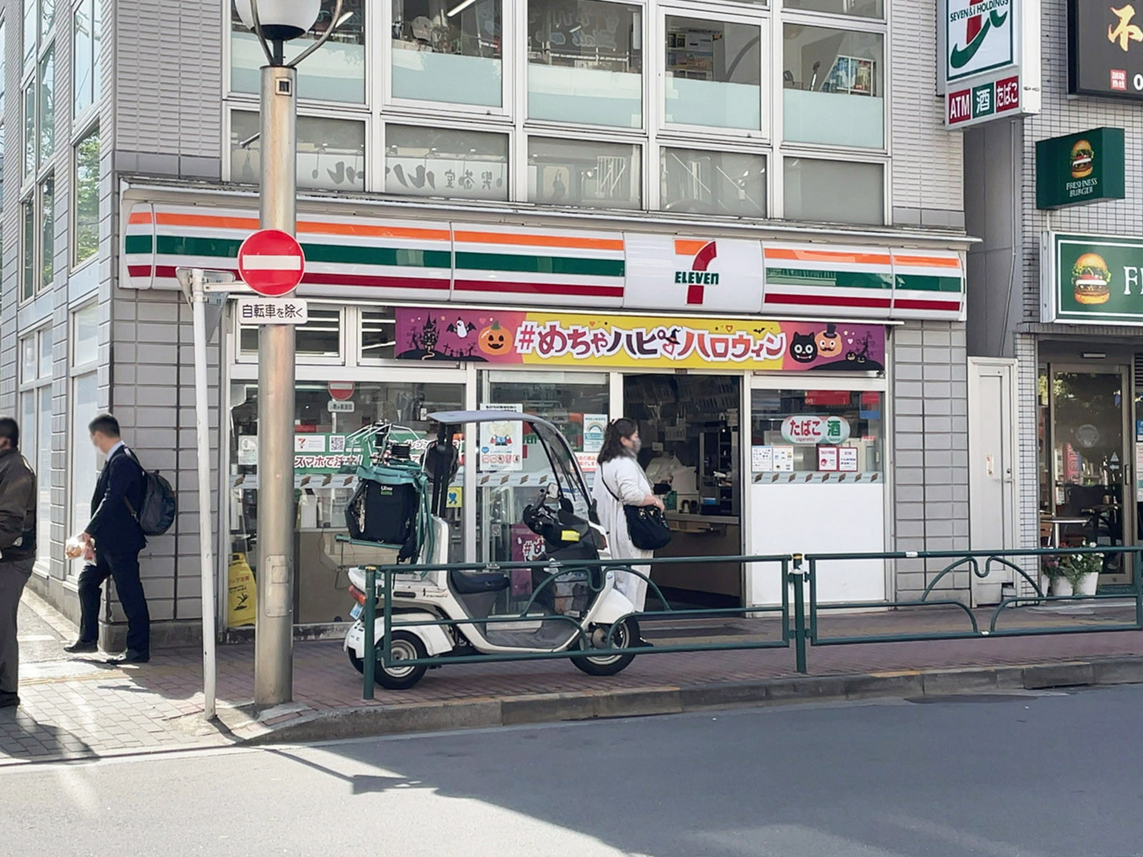 徒歩1分のセブン-イレブン 新大久保駅西店