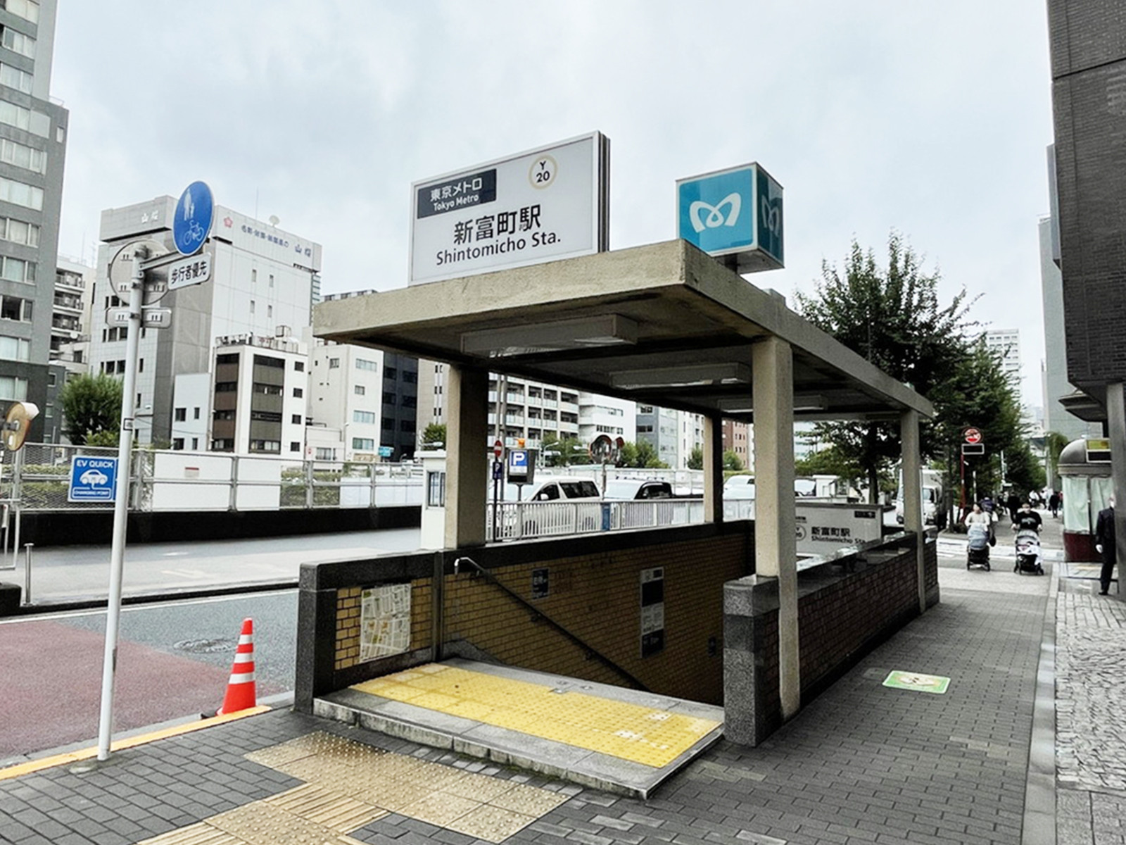 最寄りの「新富町駅」