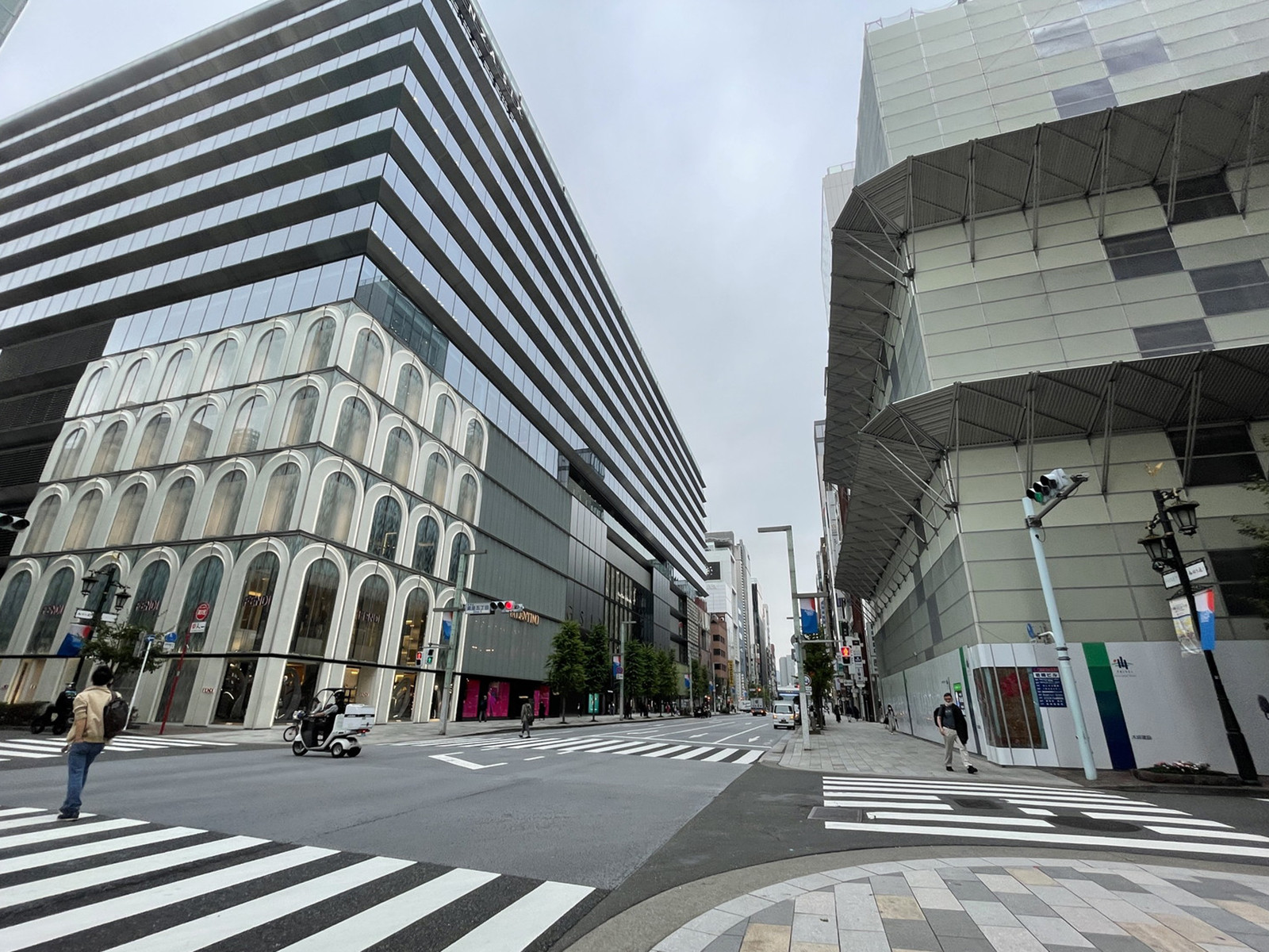 GINZA SIX前面の通り
