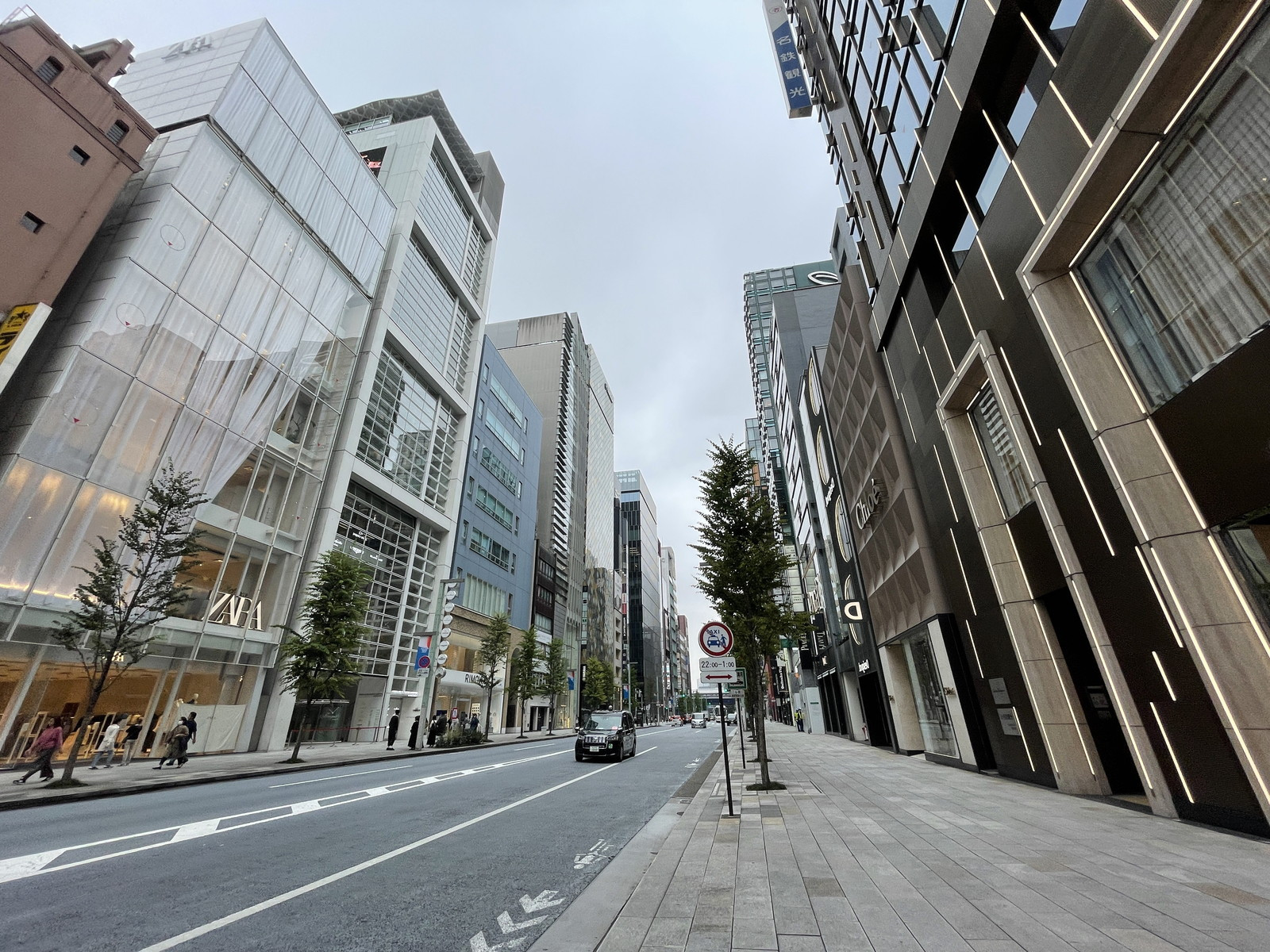銀座ロータリービル前面の通り