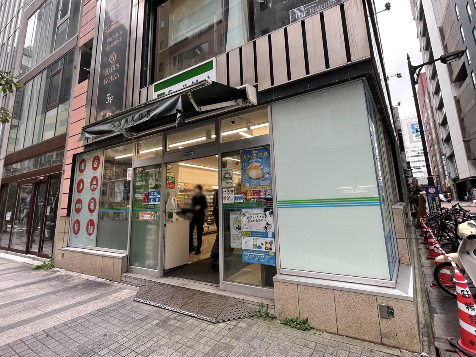 徒歩2分のファミリーマート銀座8丁目店