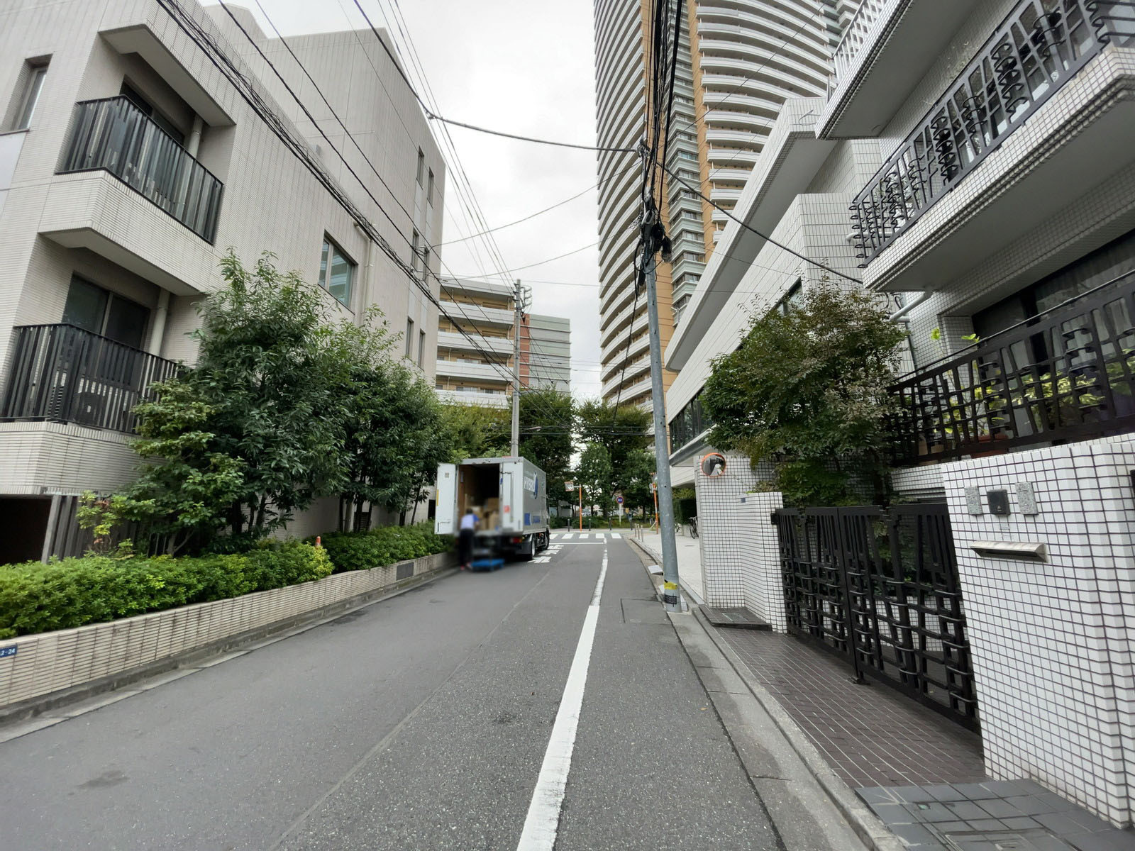 ARK RESIDENCE 市谷仲之町前面の通り