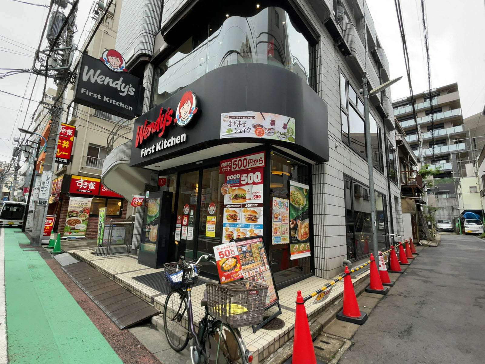 近くのウェンディーズ・ファーストキッチン 曙橋店