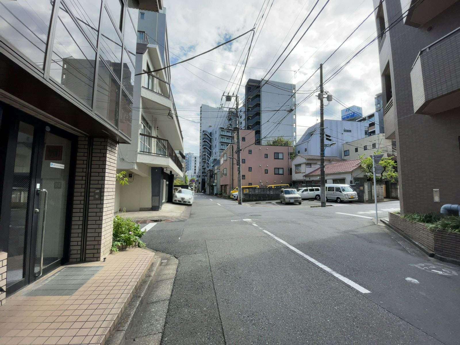 SOビル前面の通り
