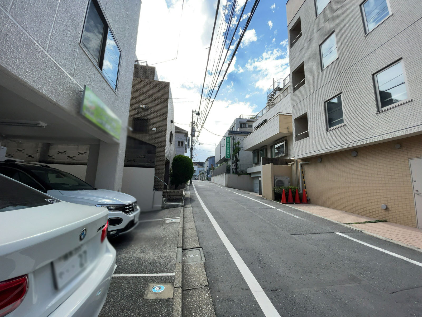 三新ビル前面の通り