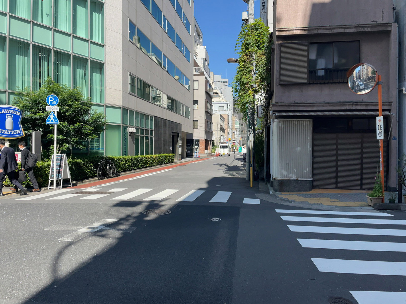 若松ビル前面の通り