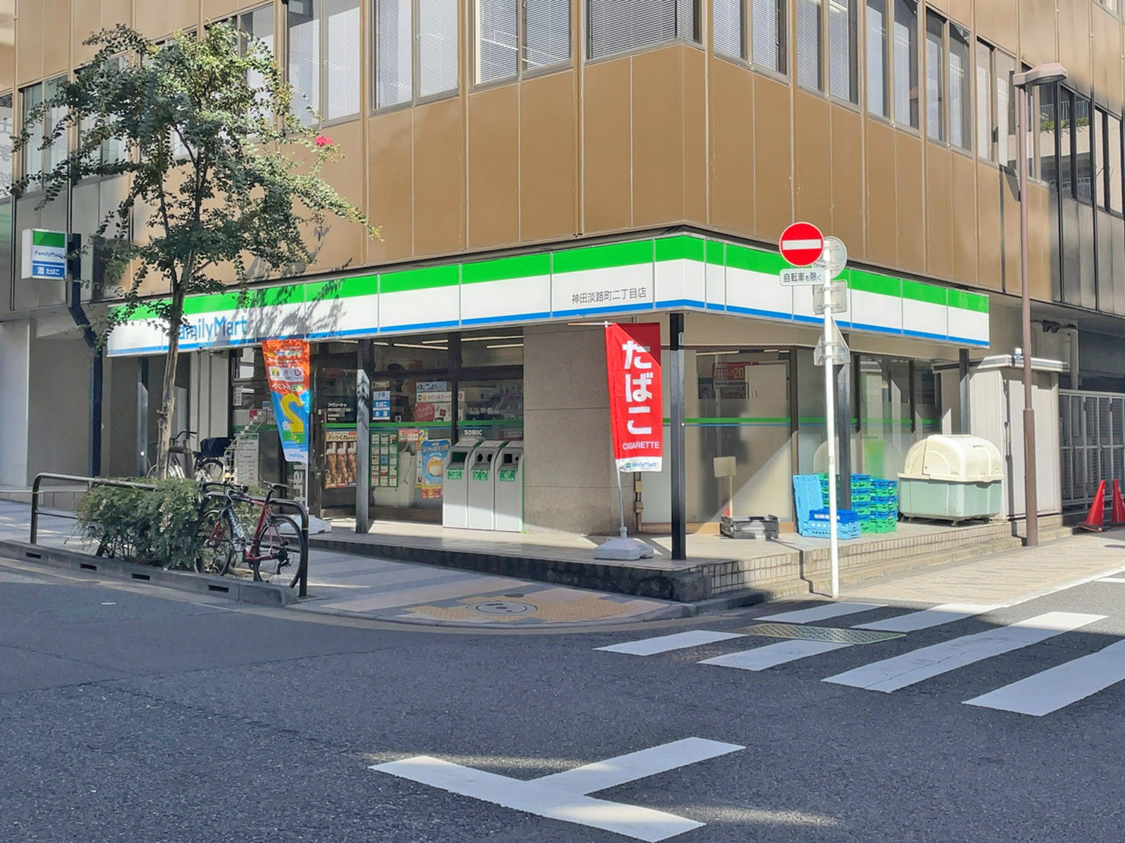 徒歩2分のファミリーマート 神田淡路町二丁目店