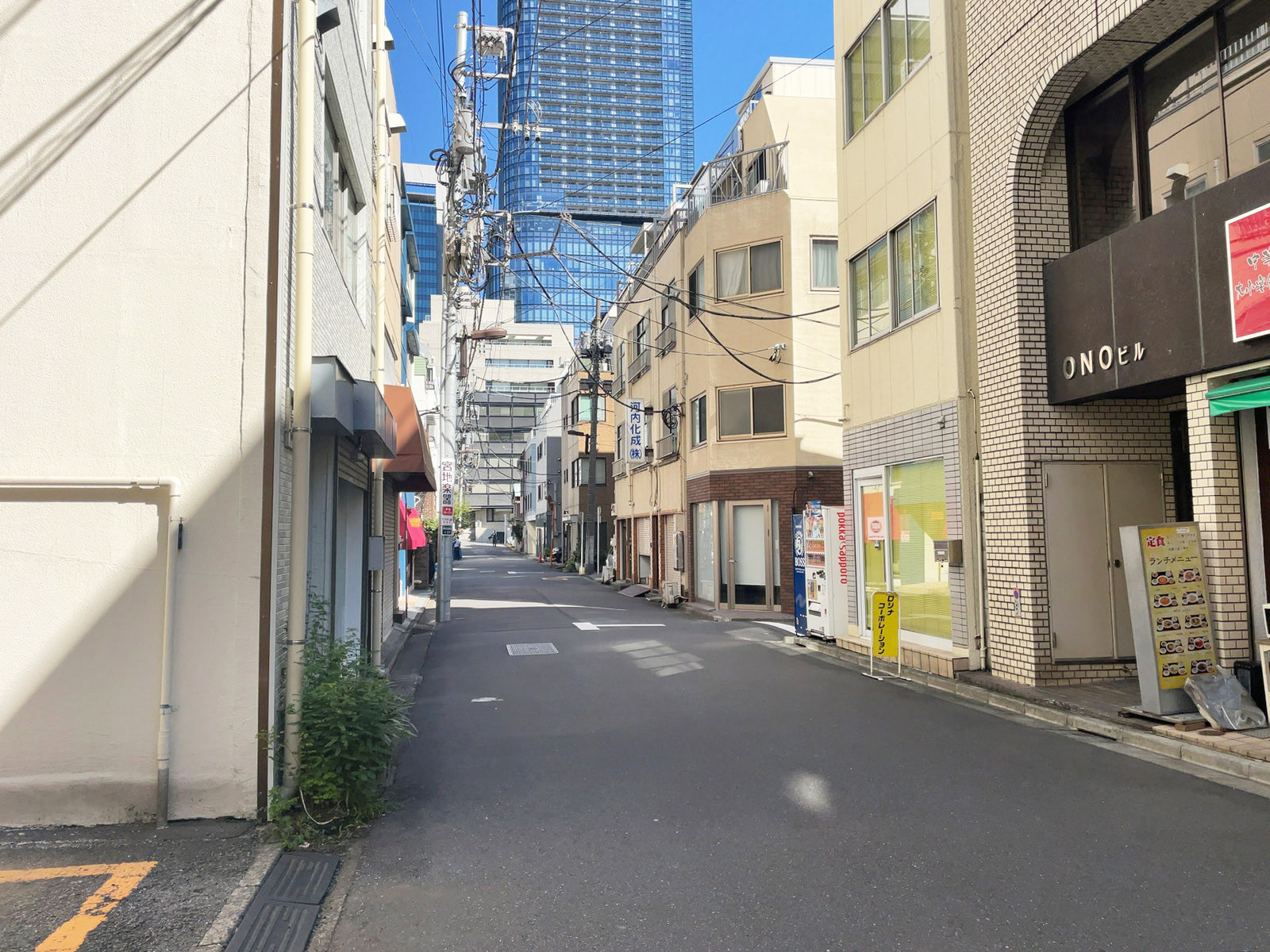 ONOビル前面の通り