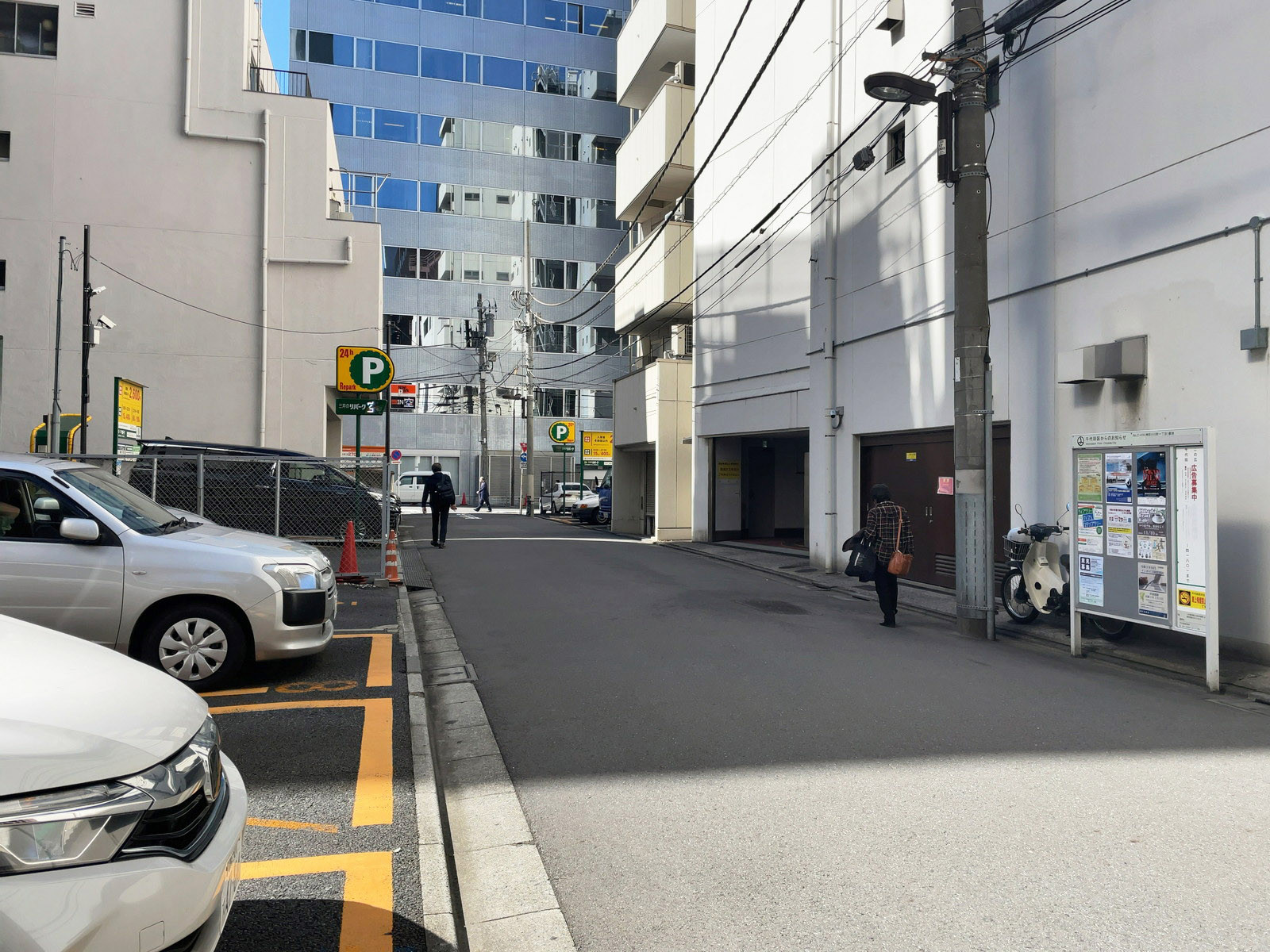 神田小川町ビル前面の通り
