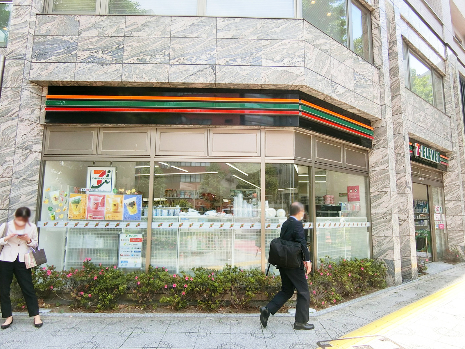 至近のセブンイレブン 神田須田町中央通り店